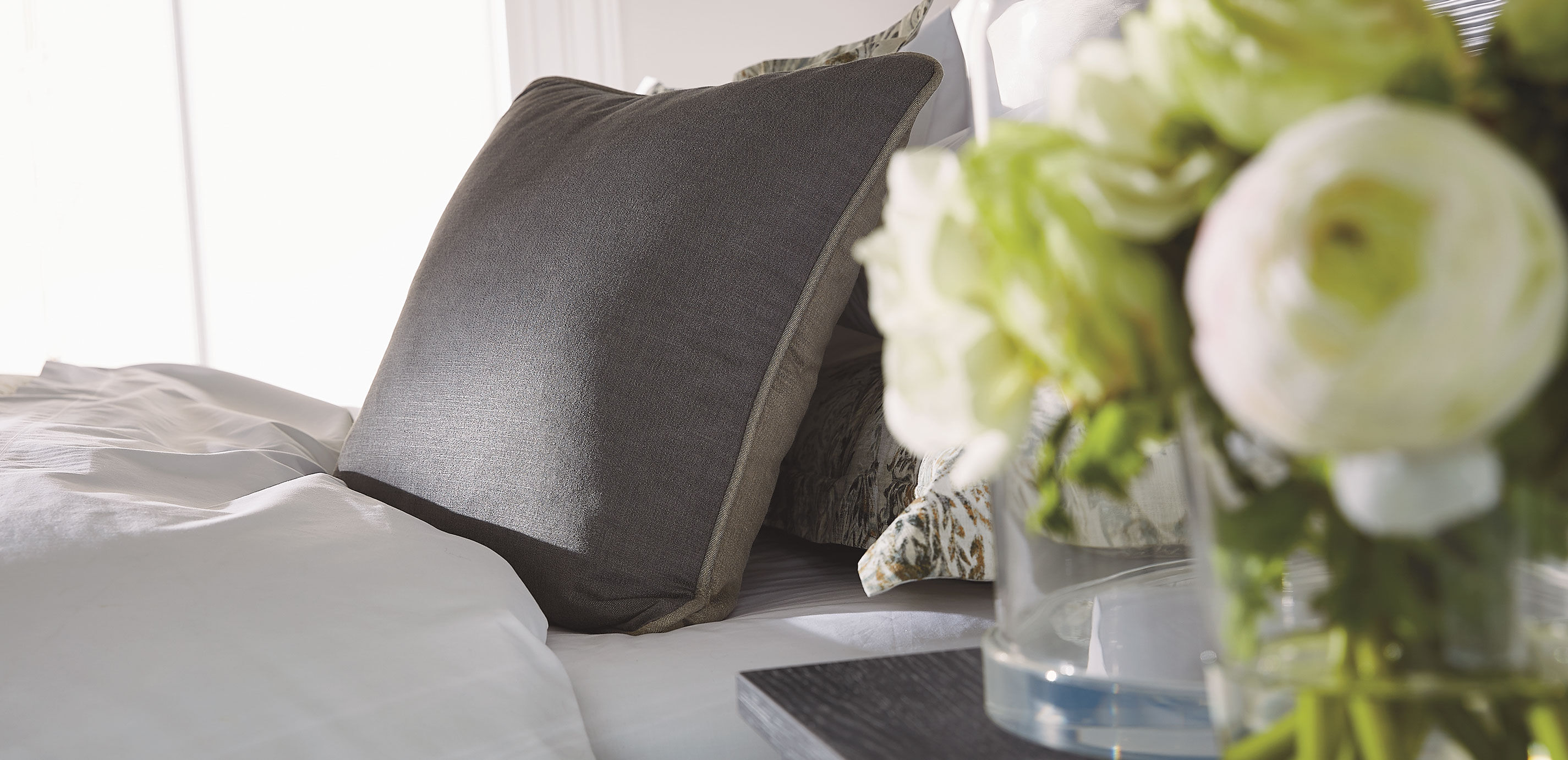 Travale Two-Tone Pillow, Gray_3