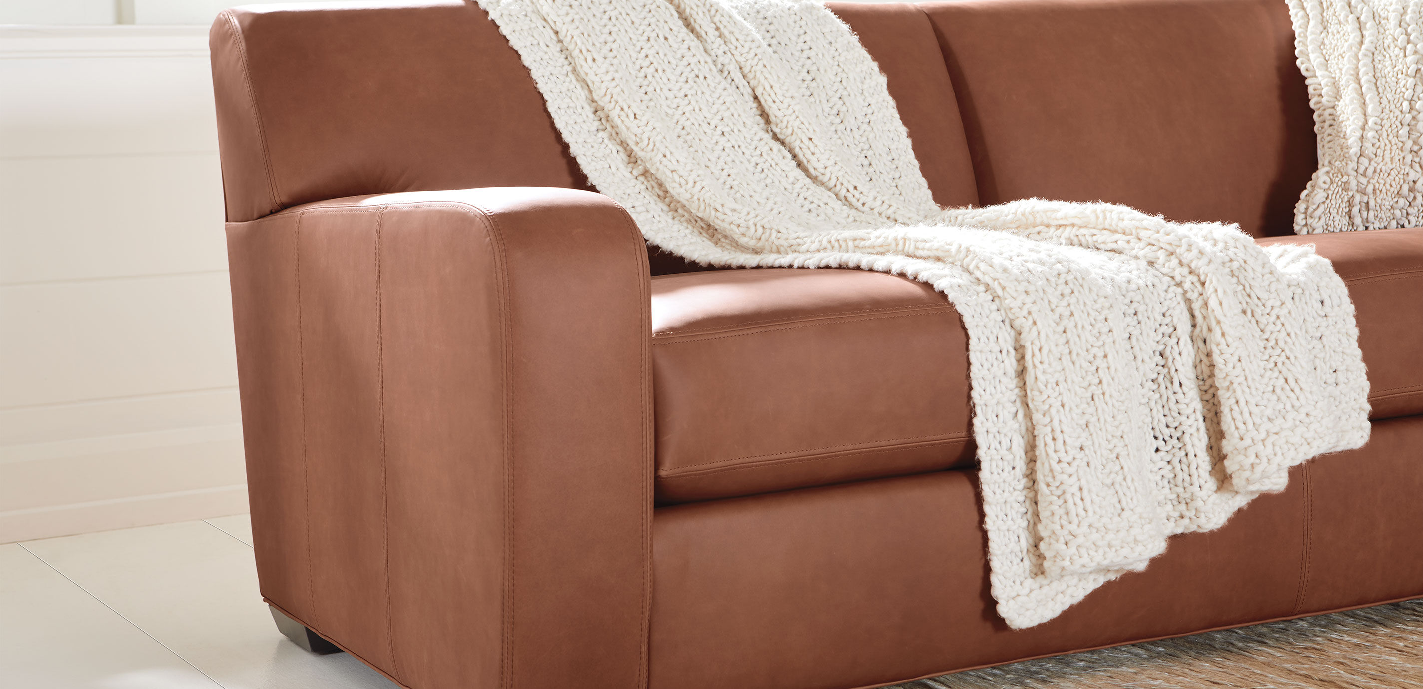 Kellan Modern Leather Club Sofa_7