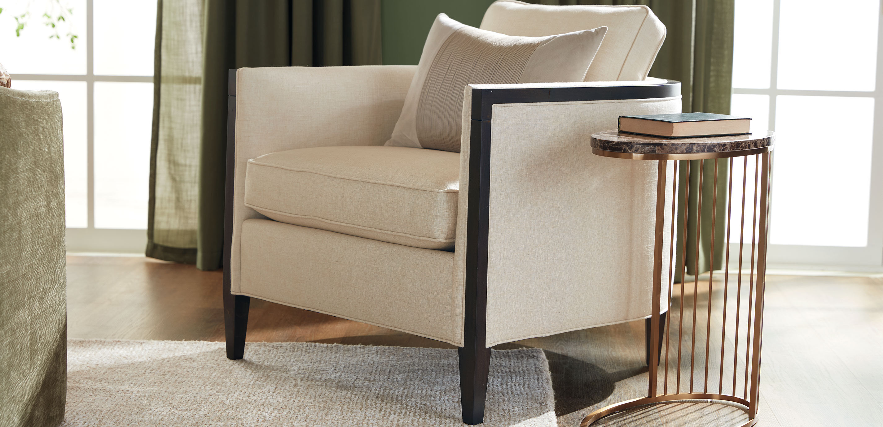 Celia Pull-Up Accent Table_9