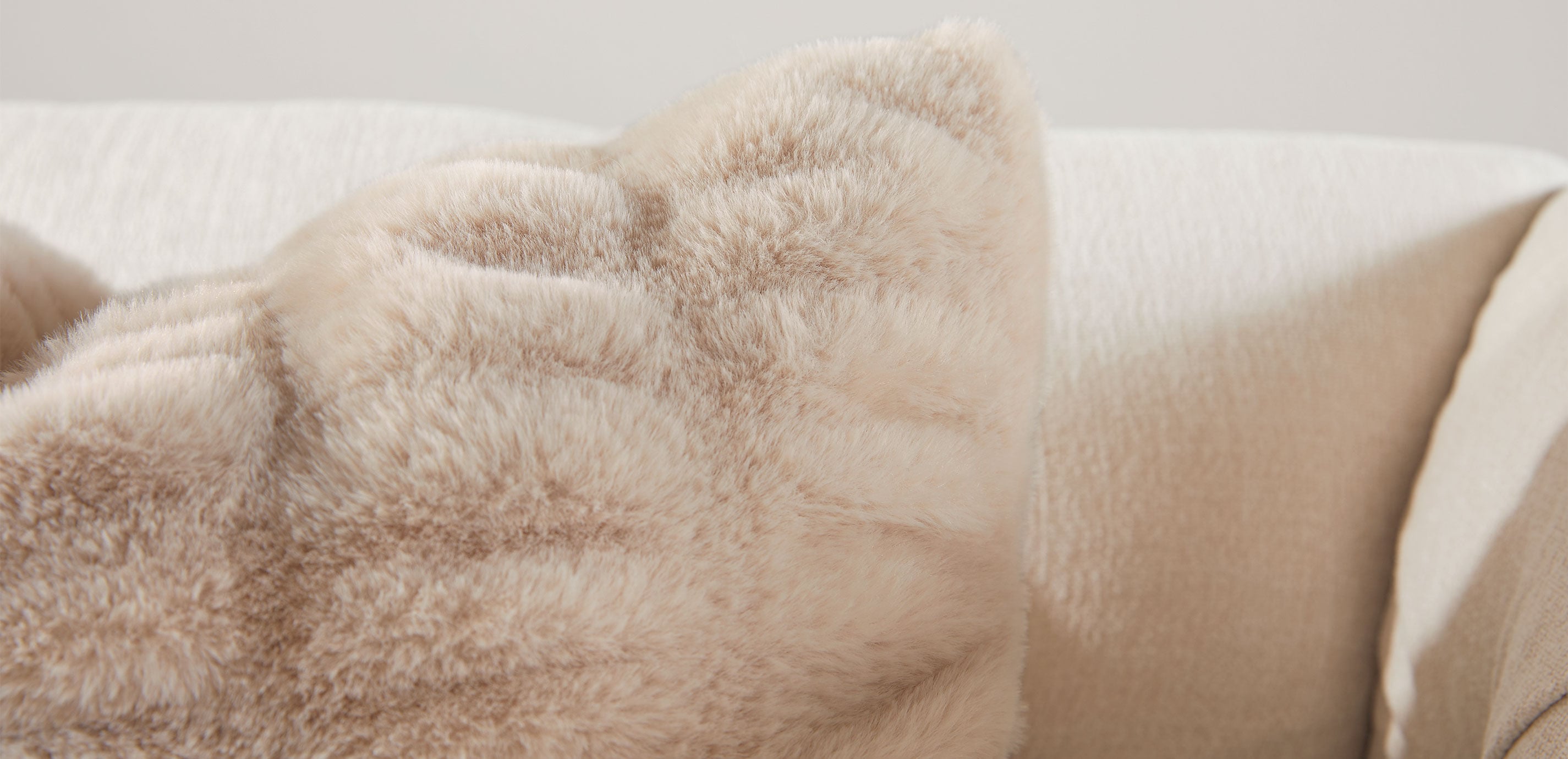 Ruched Faux Fur Pillow_3