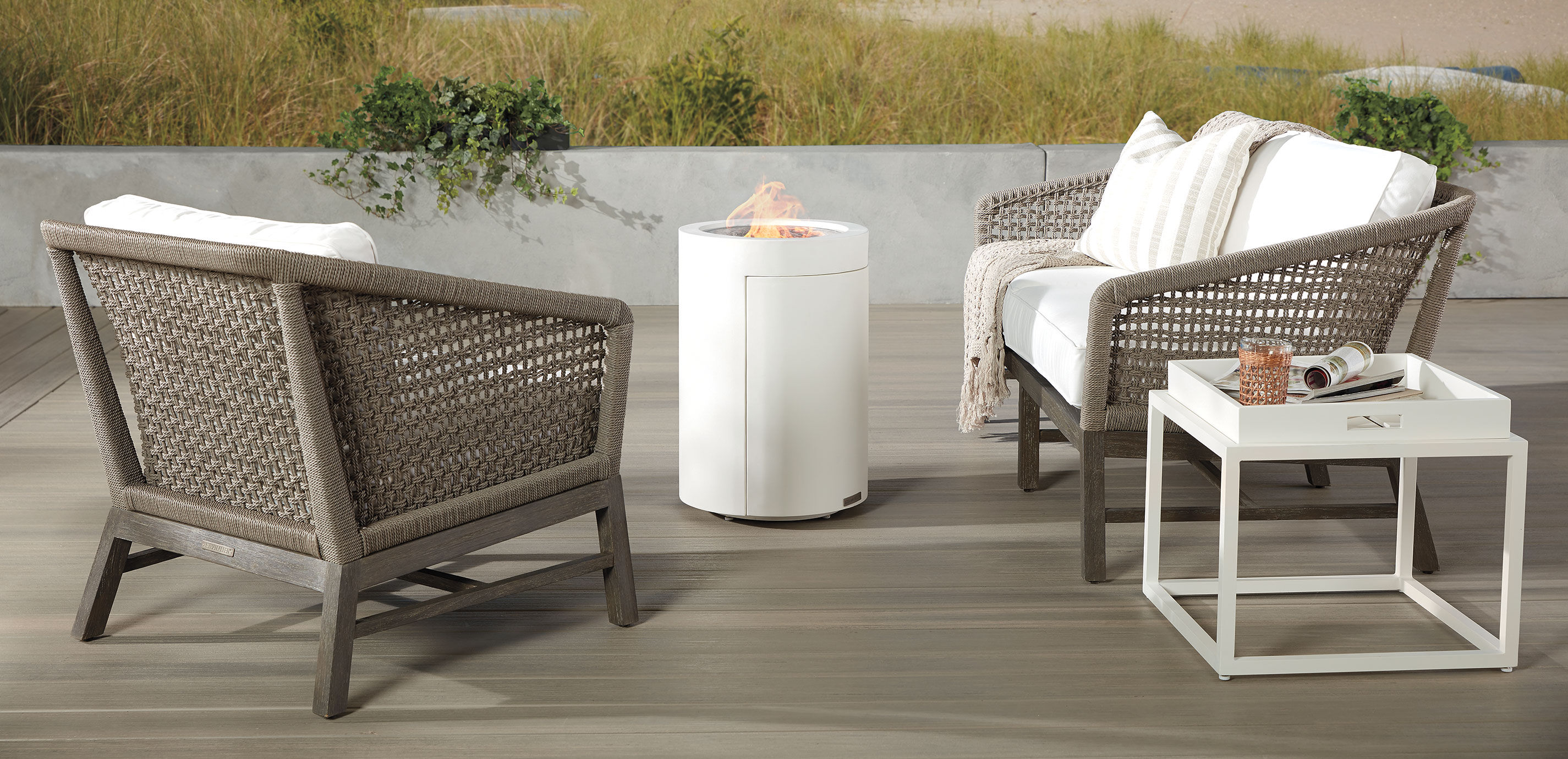 Linear Ivy with Stone_4