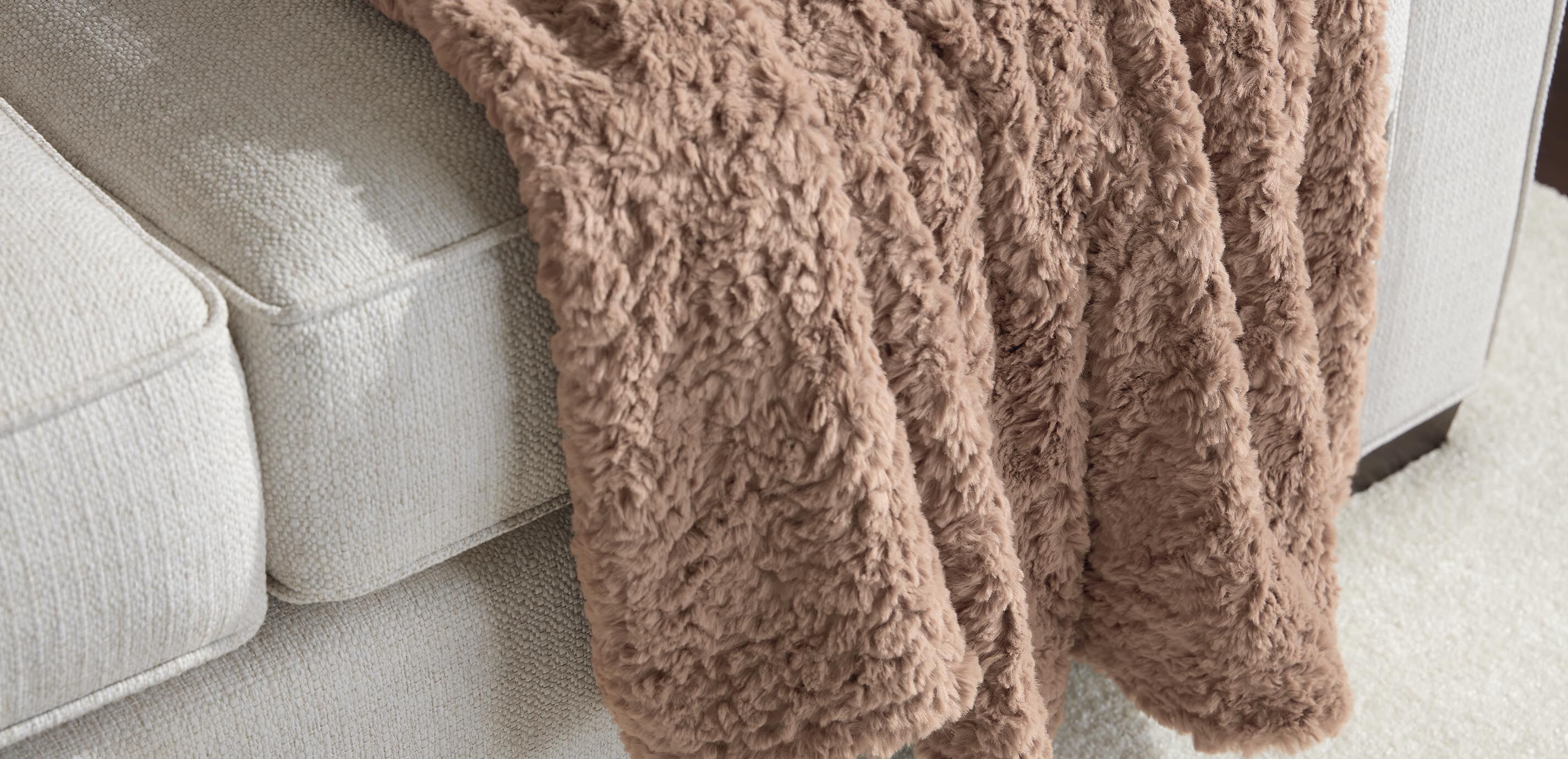 Faux Fur Luxe Throw_1