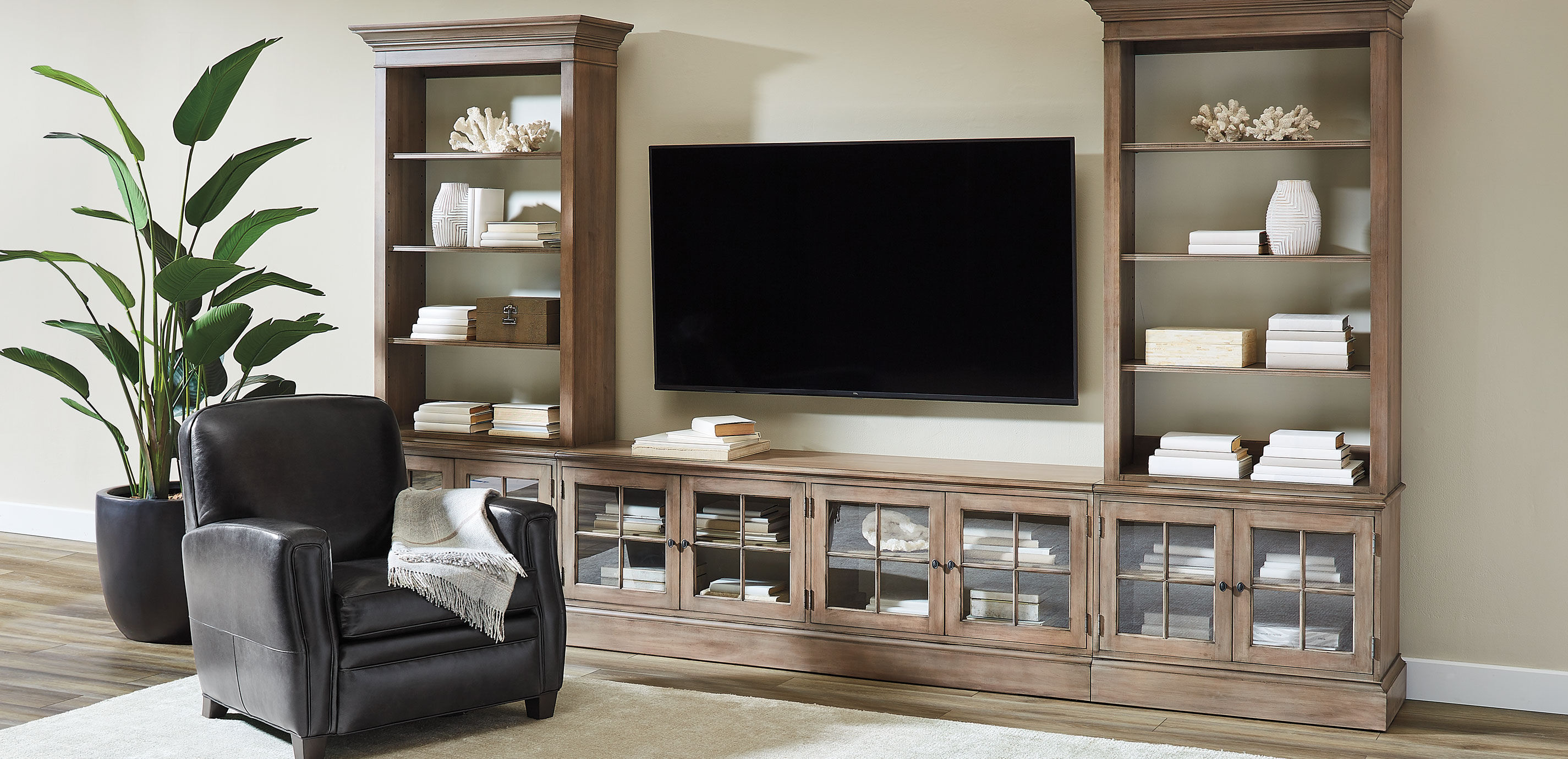 Large Villa Media Center_2