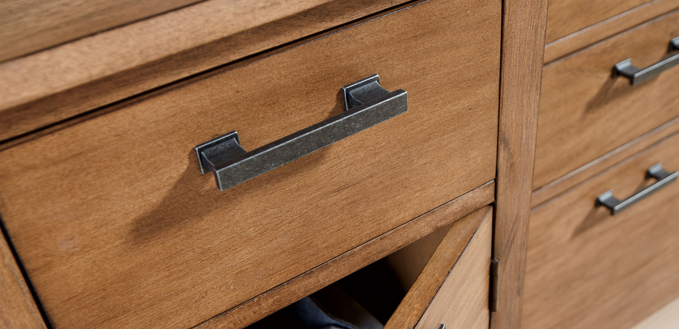 Umber (506) Finish Sample_1