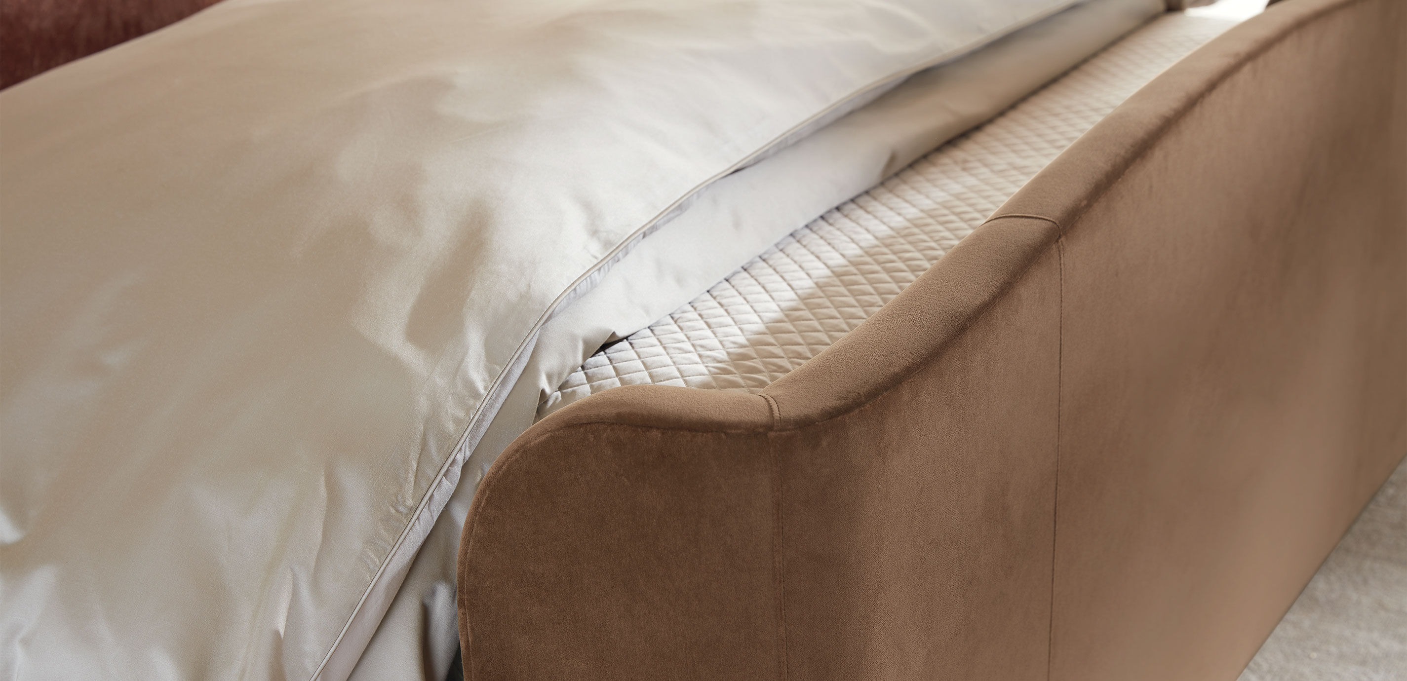 Rowe Upholstered Bed_11