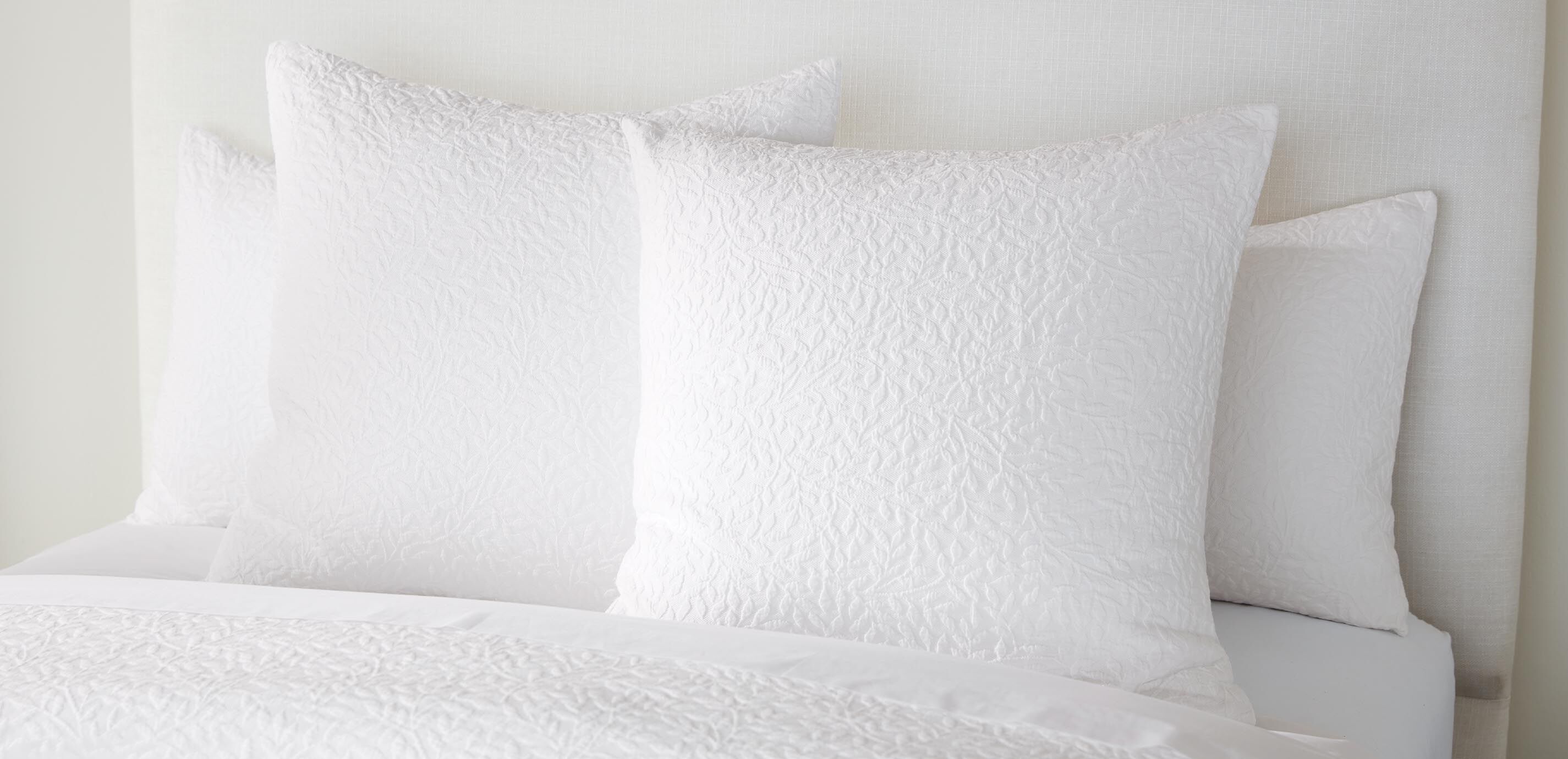 Matelass&eacute; Vine Euro Sham