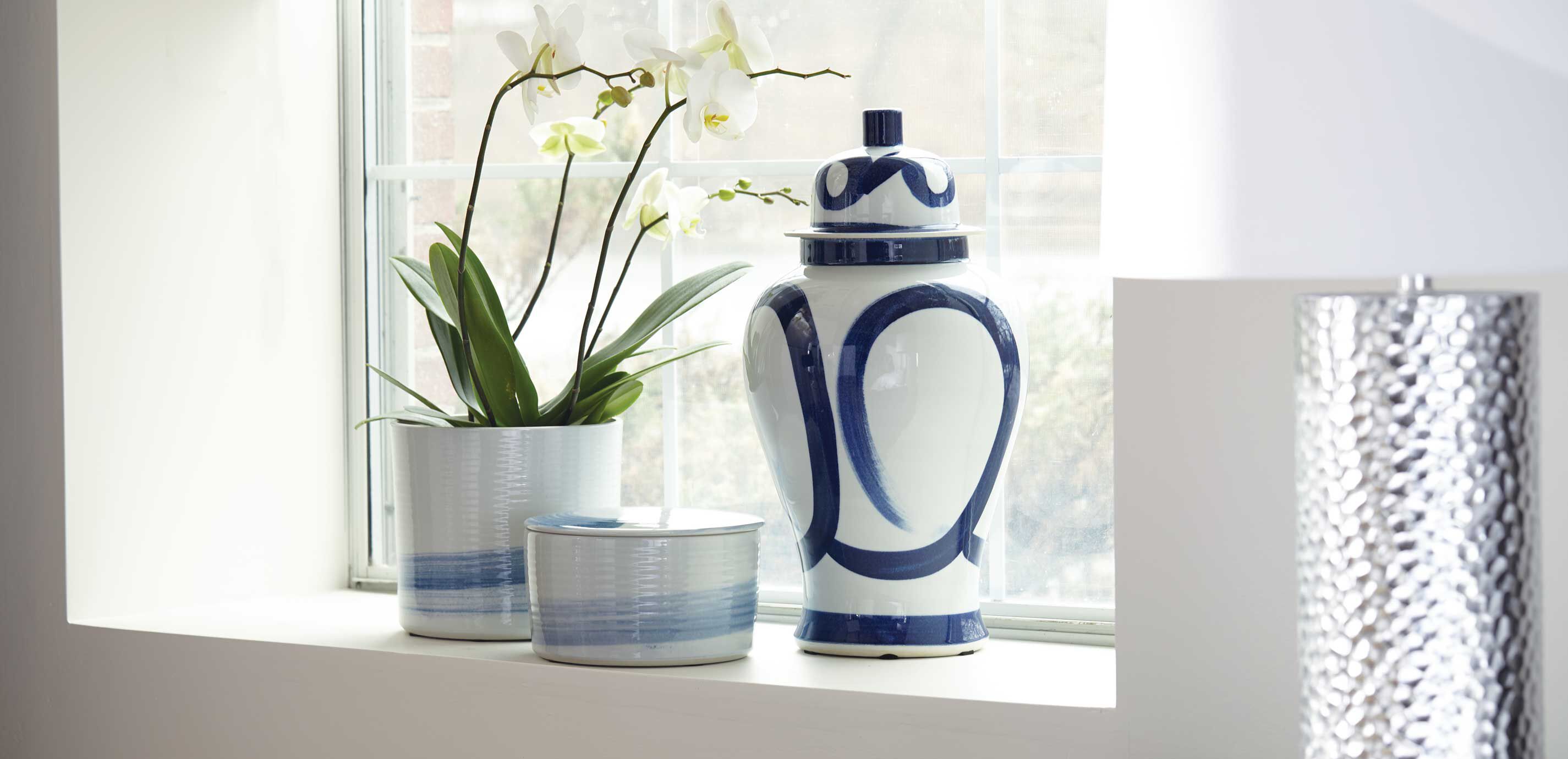 Blue and White Brushstroke Jar_3