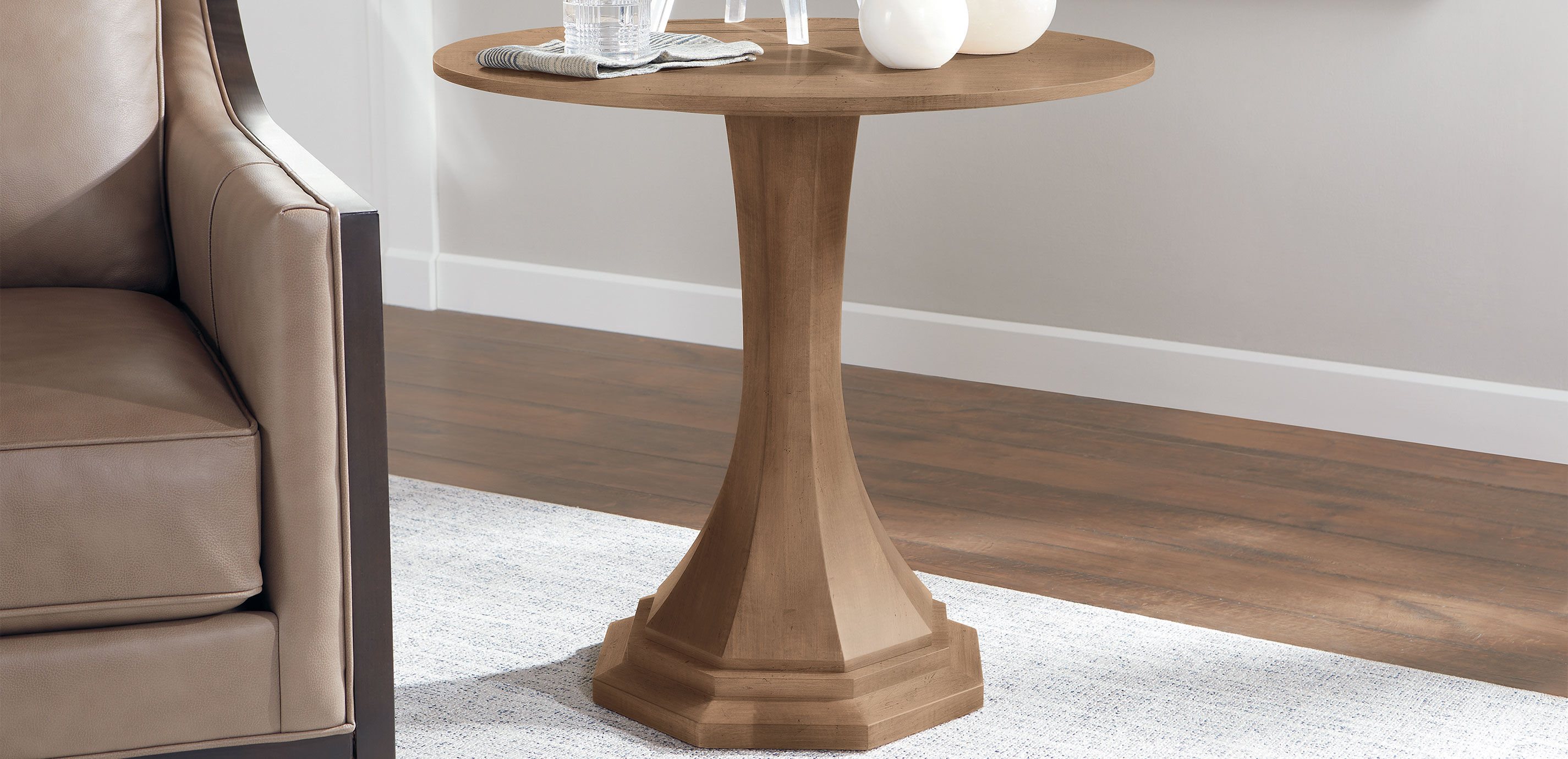 Lorenze Round Accent Table_4