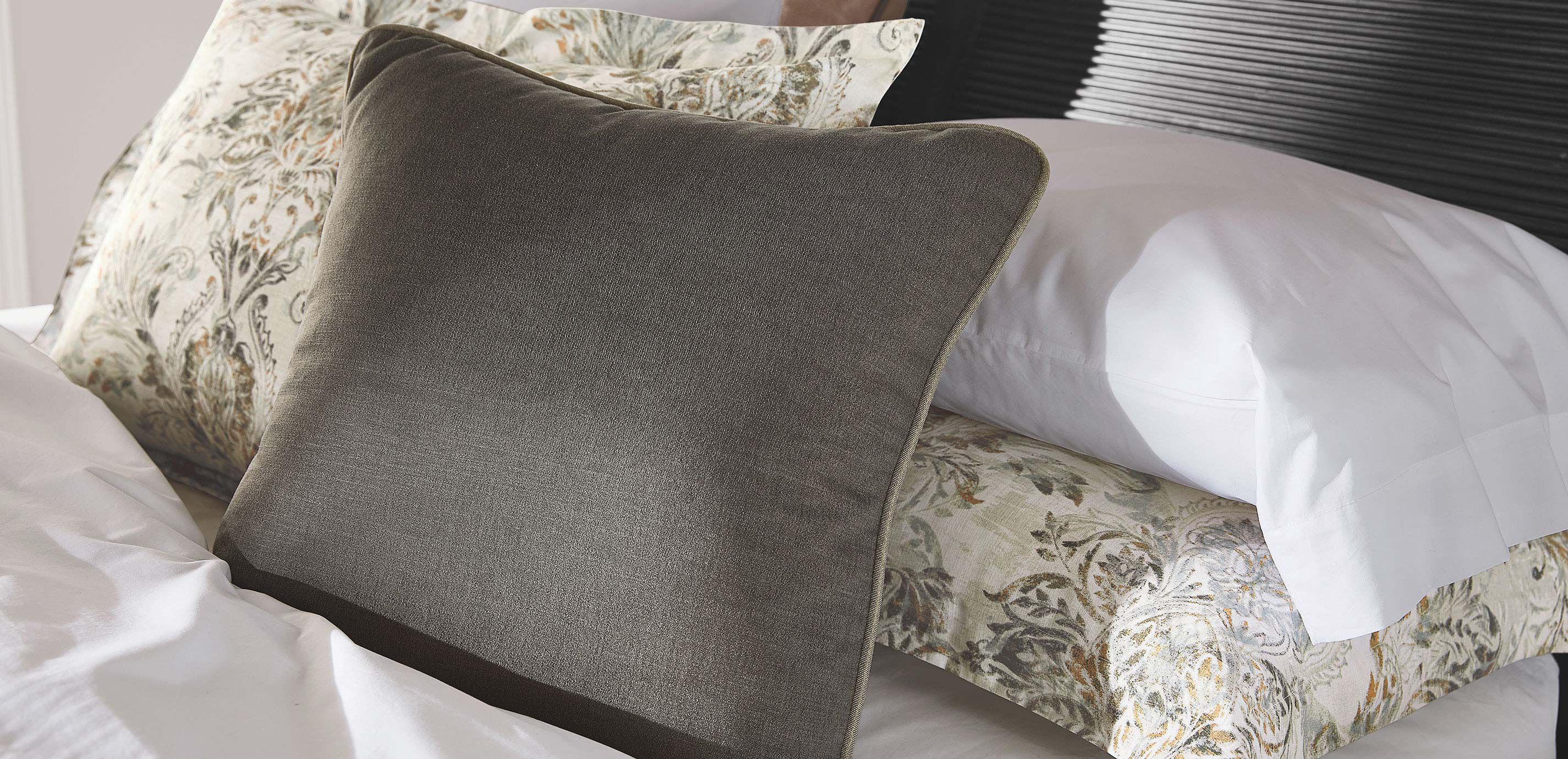 Travale Two-Tone Pillow, Gray_2