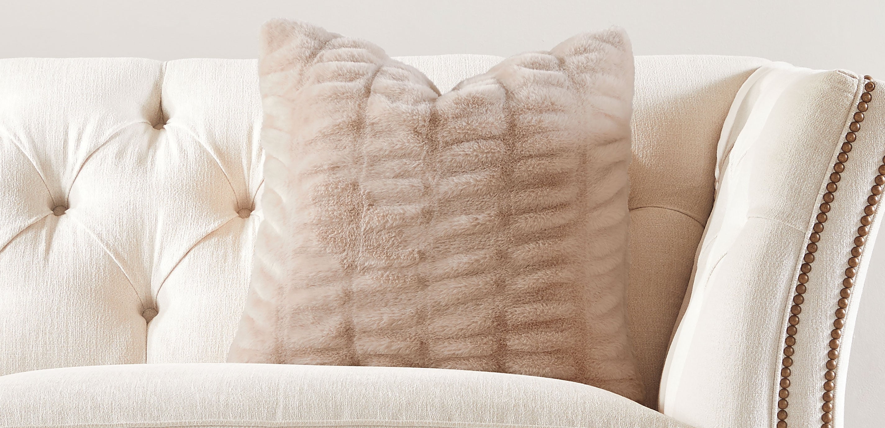 Ruched Faux Fur Pillow_1