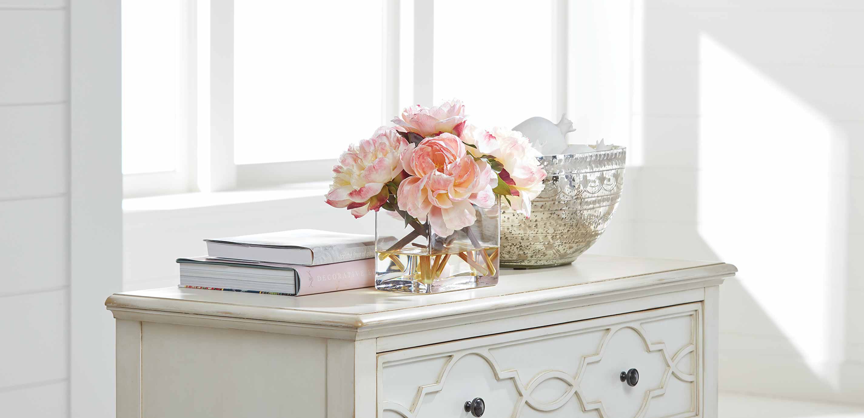 Peach Peonies in Rectangular Glass Vase_5