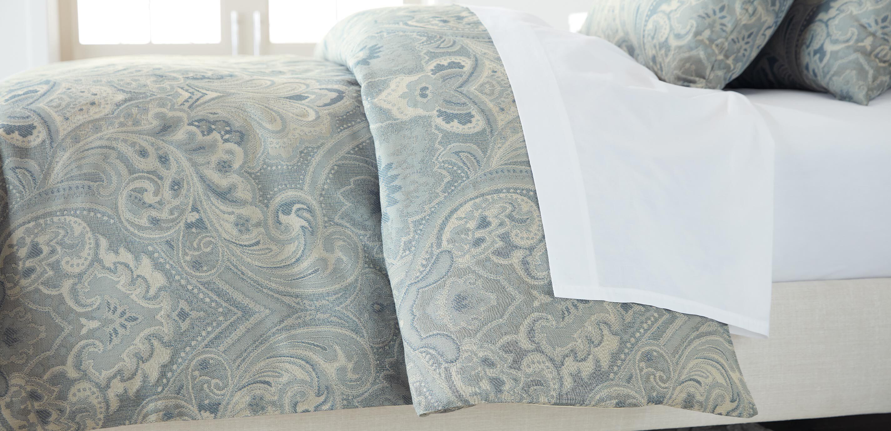 Scroll Jacquard Duvet Cover and Shams Set_3
