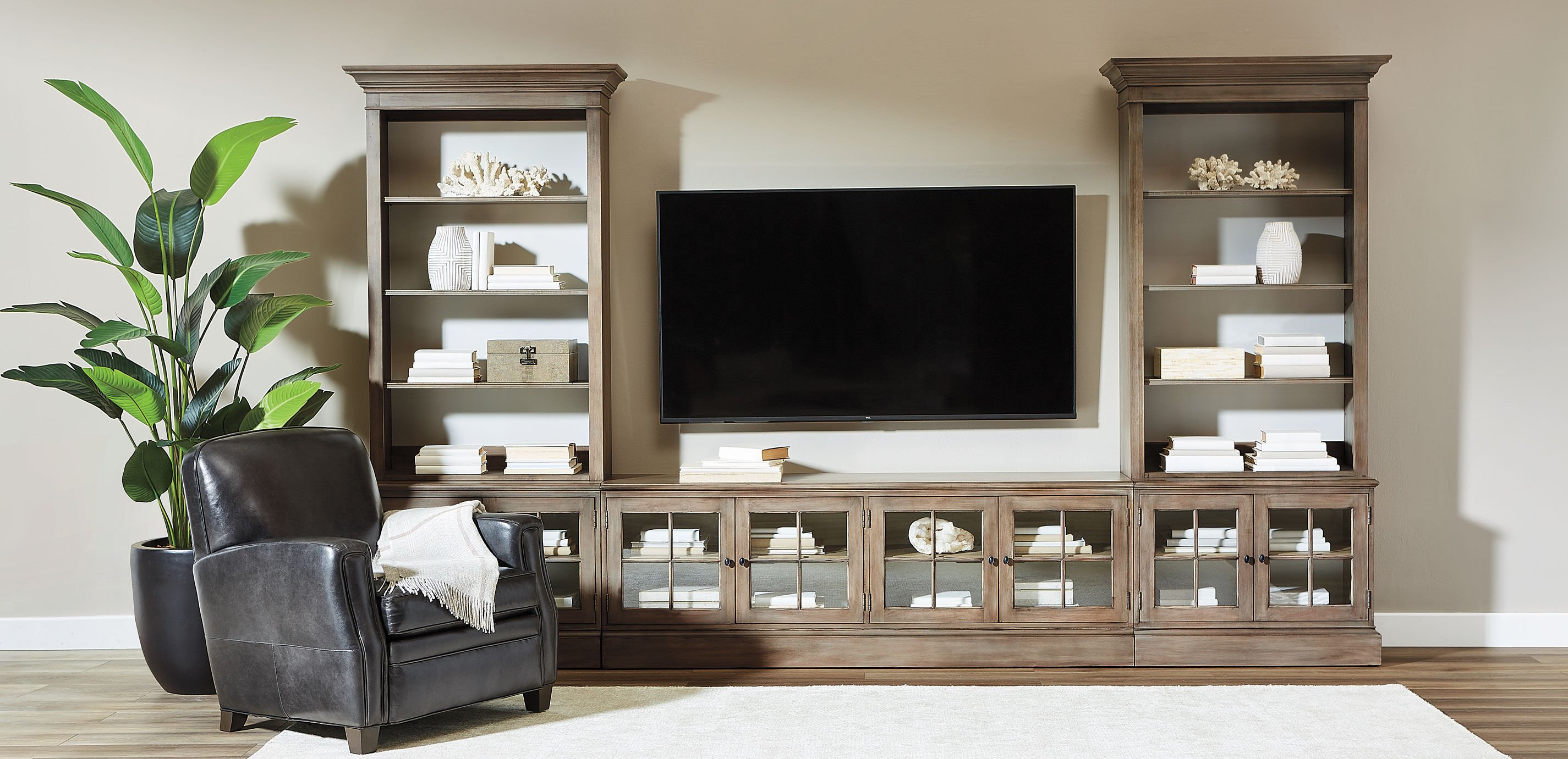 Large Villa Media Center_1