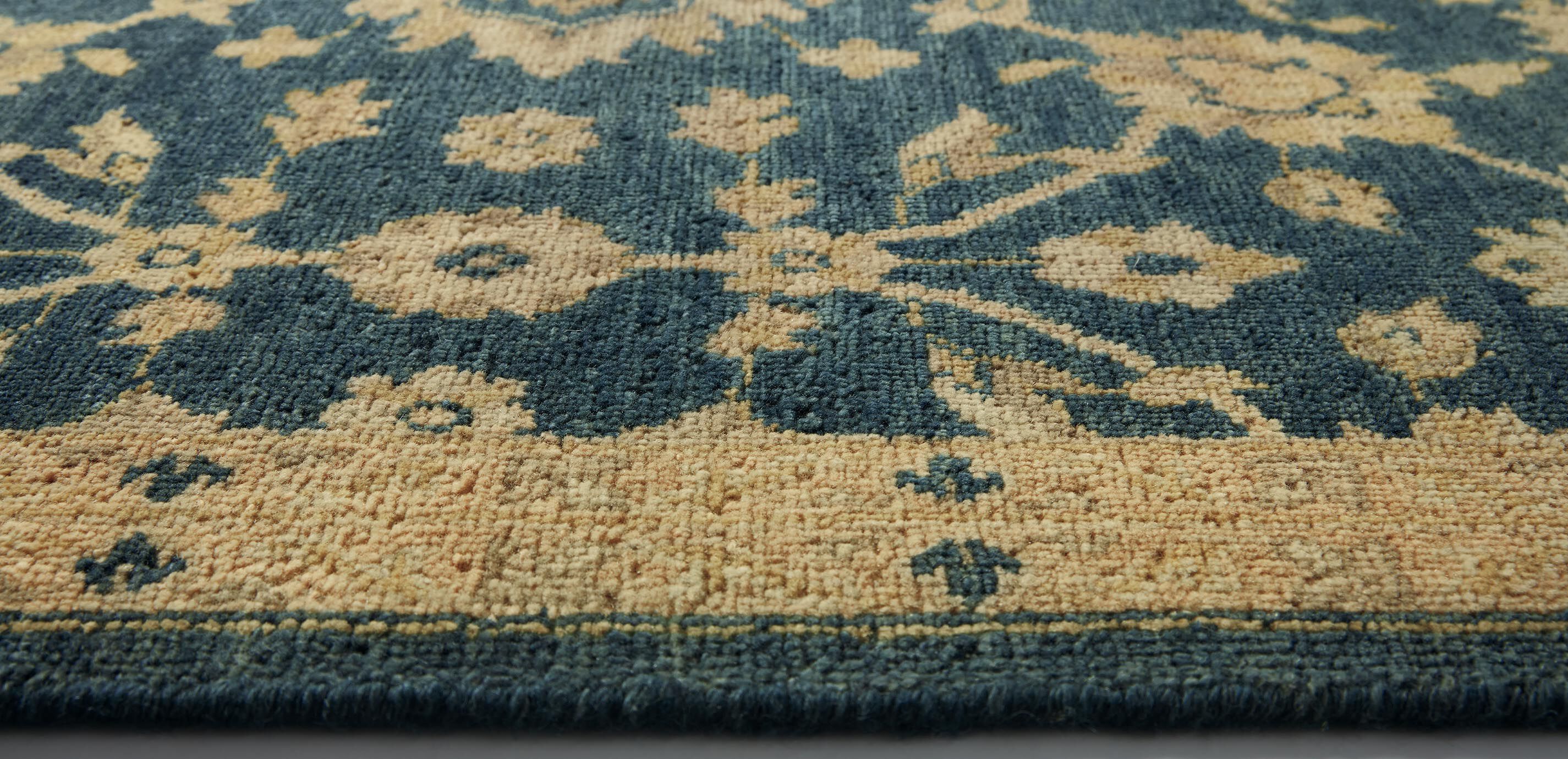 Kashan Arts-and-Crafts Floral Rug_4