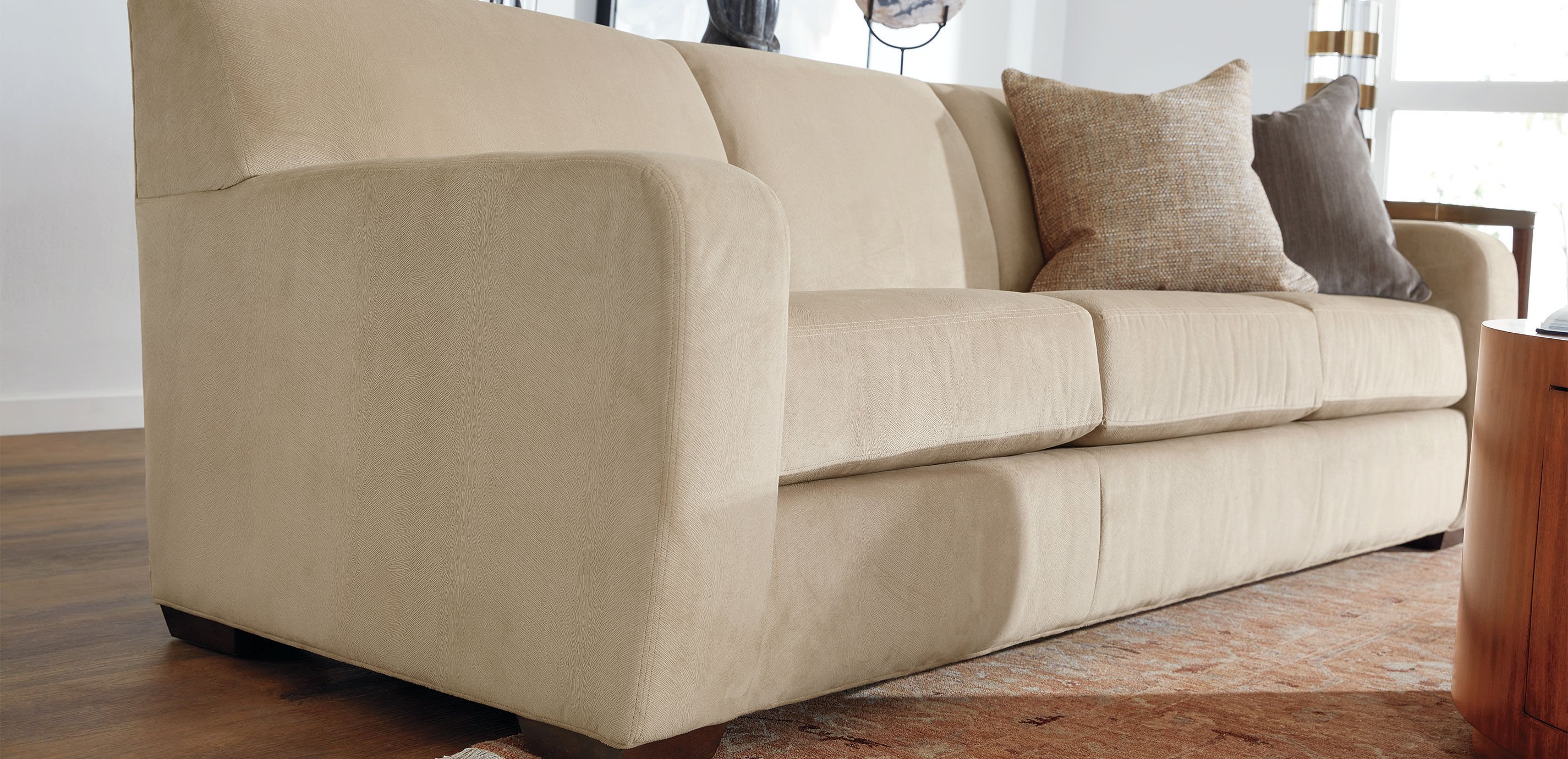 Kellan Modern Club Sofa_5