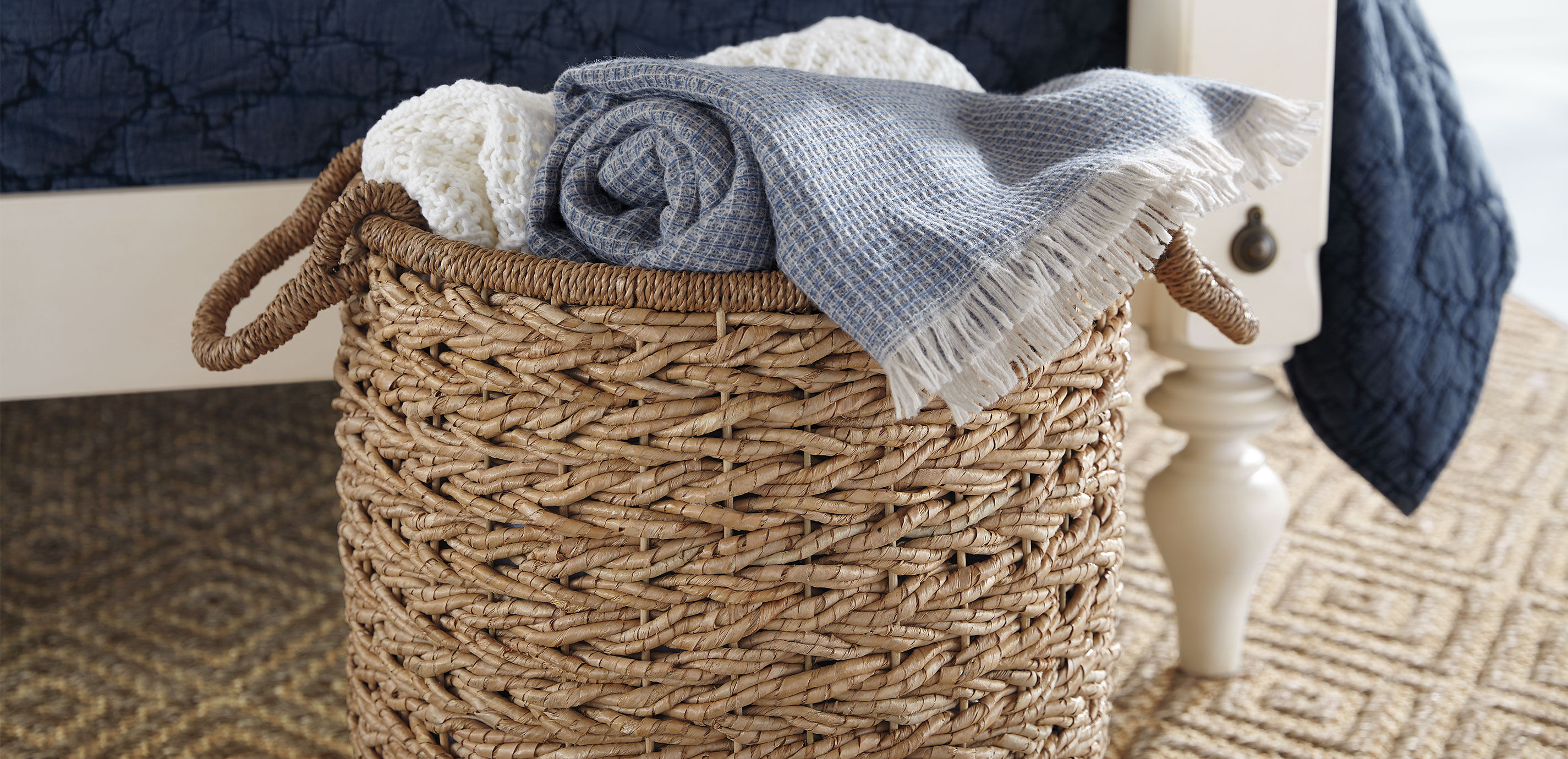 Round Seagrass Basket with Rope Handle_6