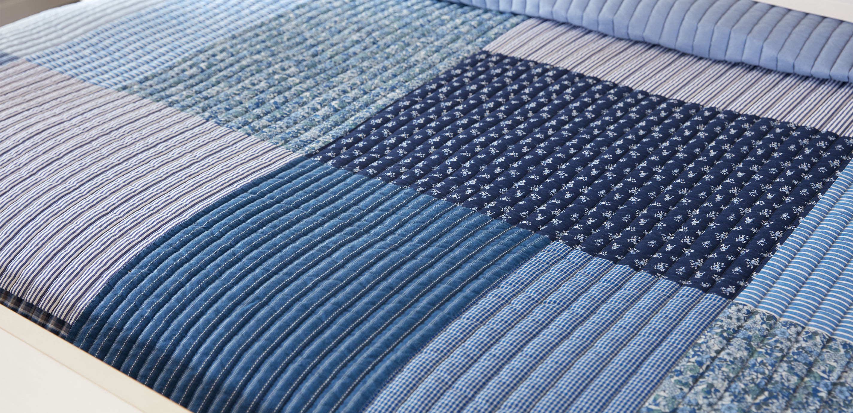 Mixed Patchwork Navy Quilt and Shams Set_5