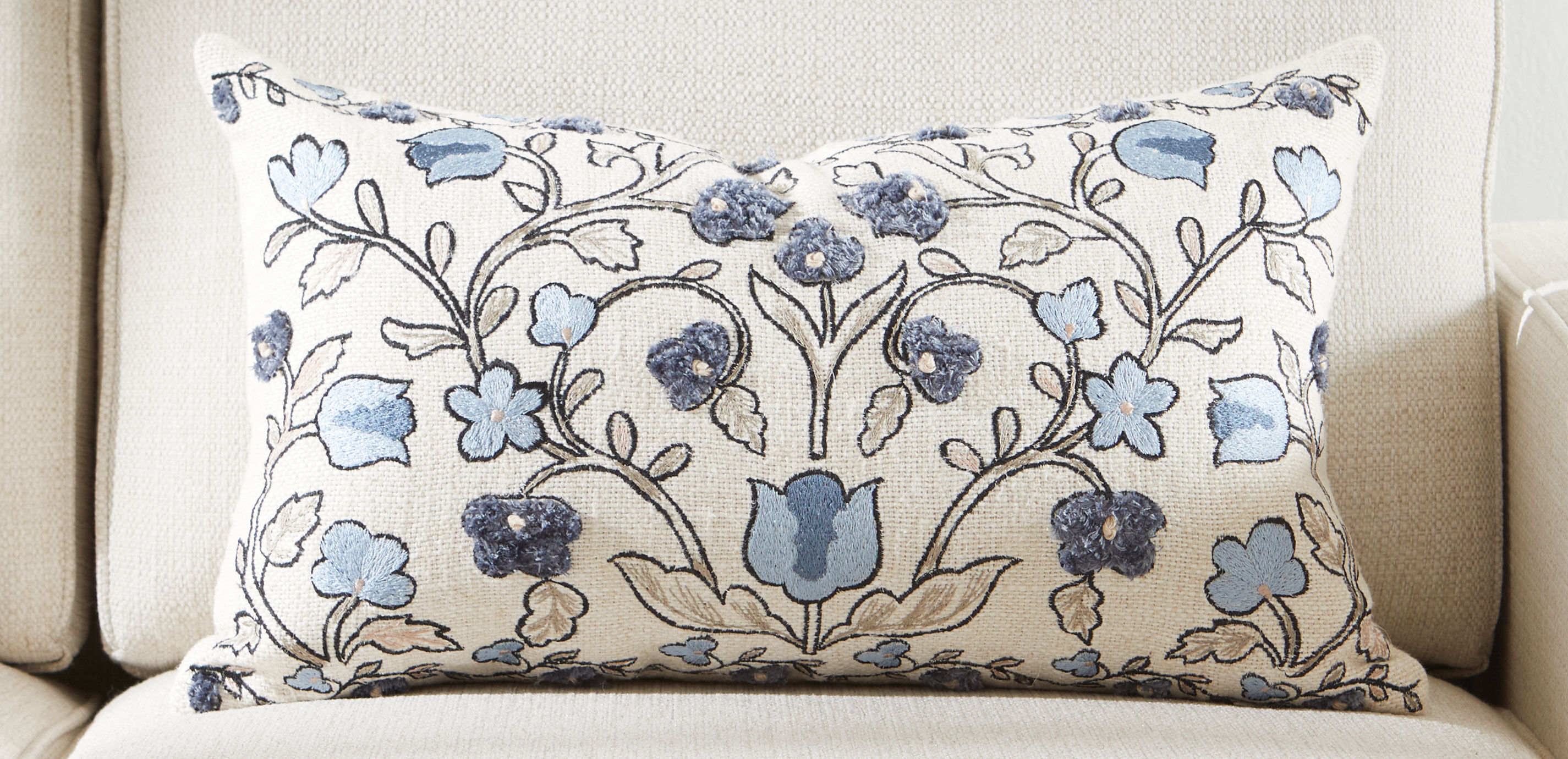 Embroidered Eyelash Fringe Pillow_2