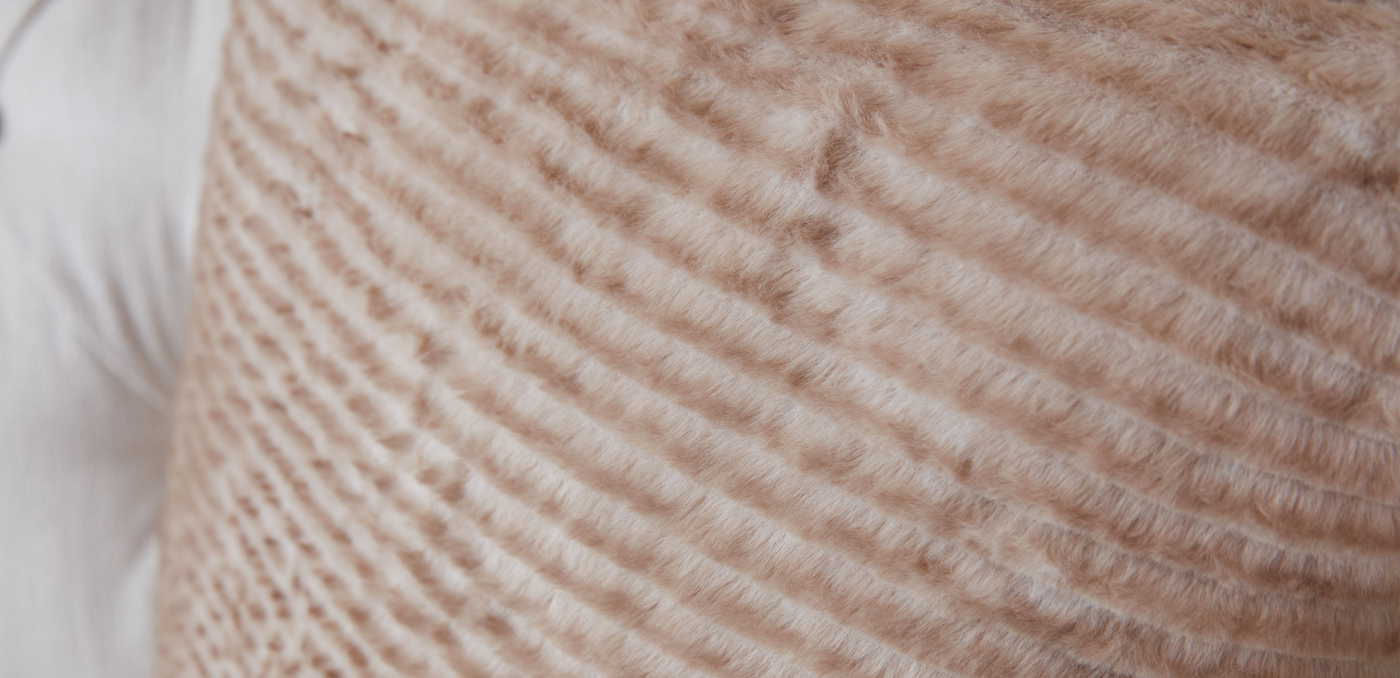 Ribbed Faux Fur Pillow_2