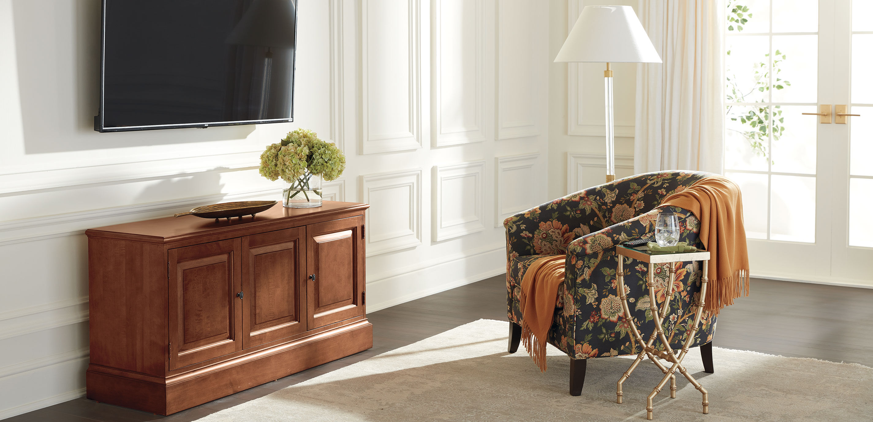 Villa Three-Door Media Cabinet_10