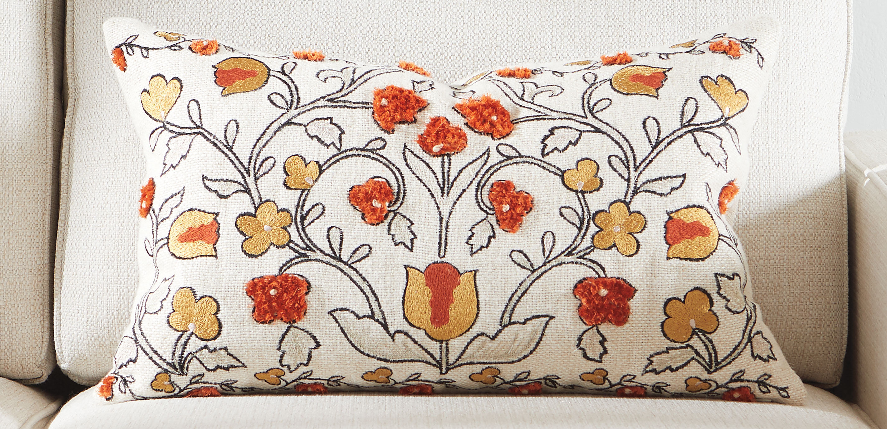 Embroidered Eyelash Fringe Pillow_2