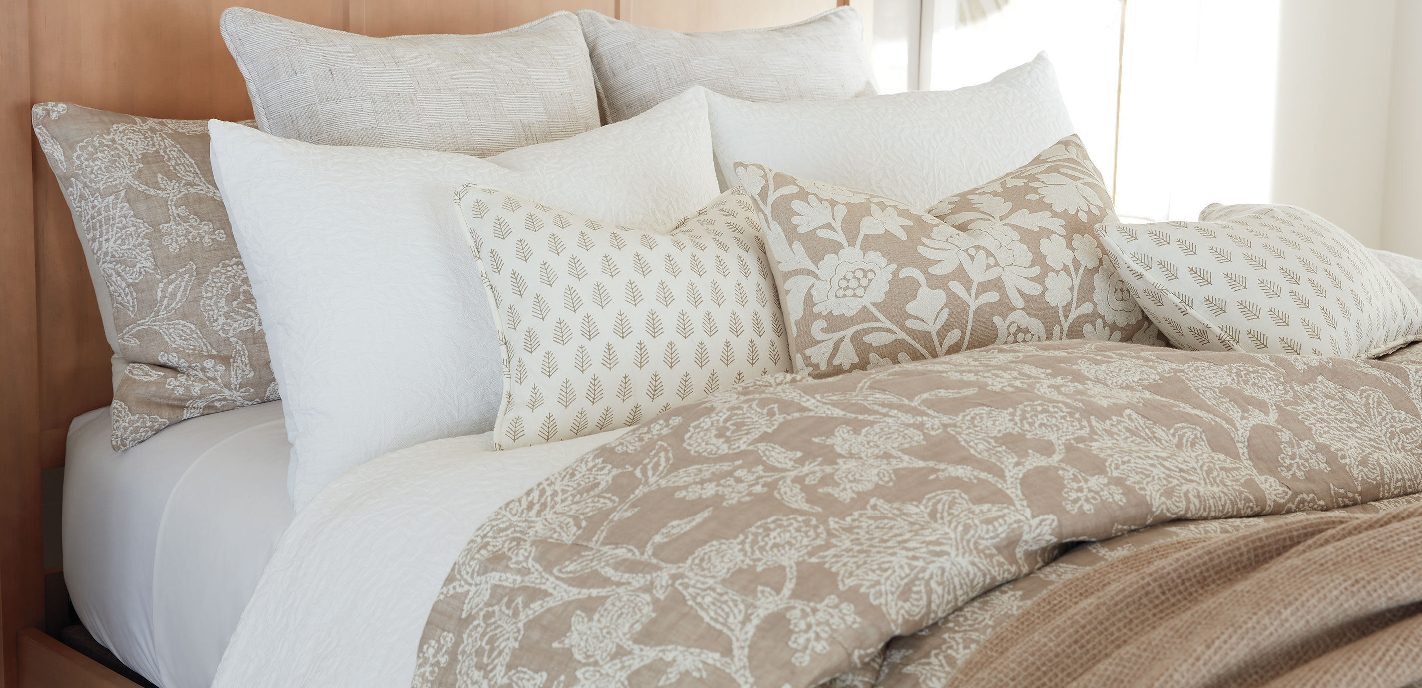 Matelass&eacute; Vine Coverlet and Shams Set_5