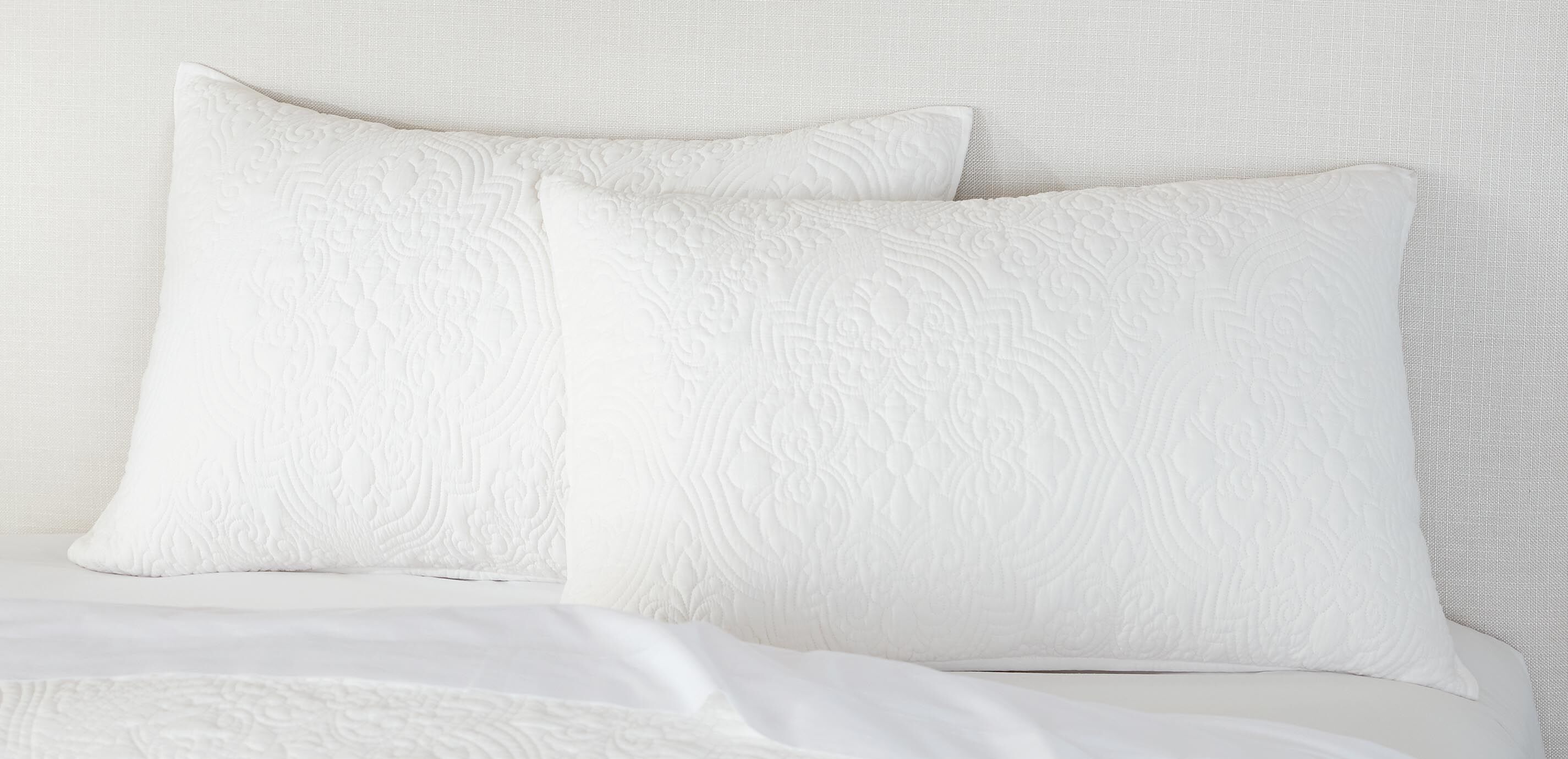 Quilted Medallion Coverlet and Shams Set_3