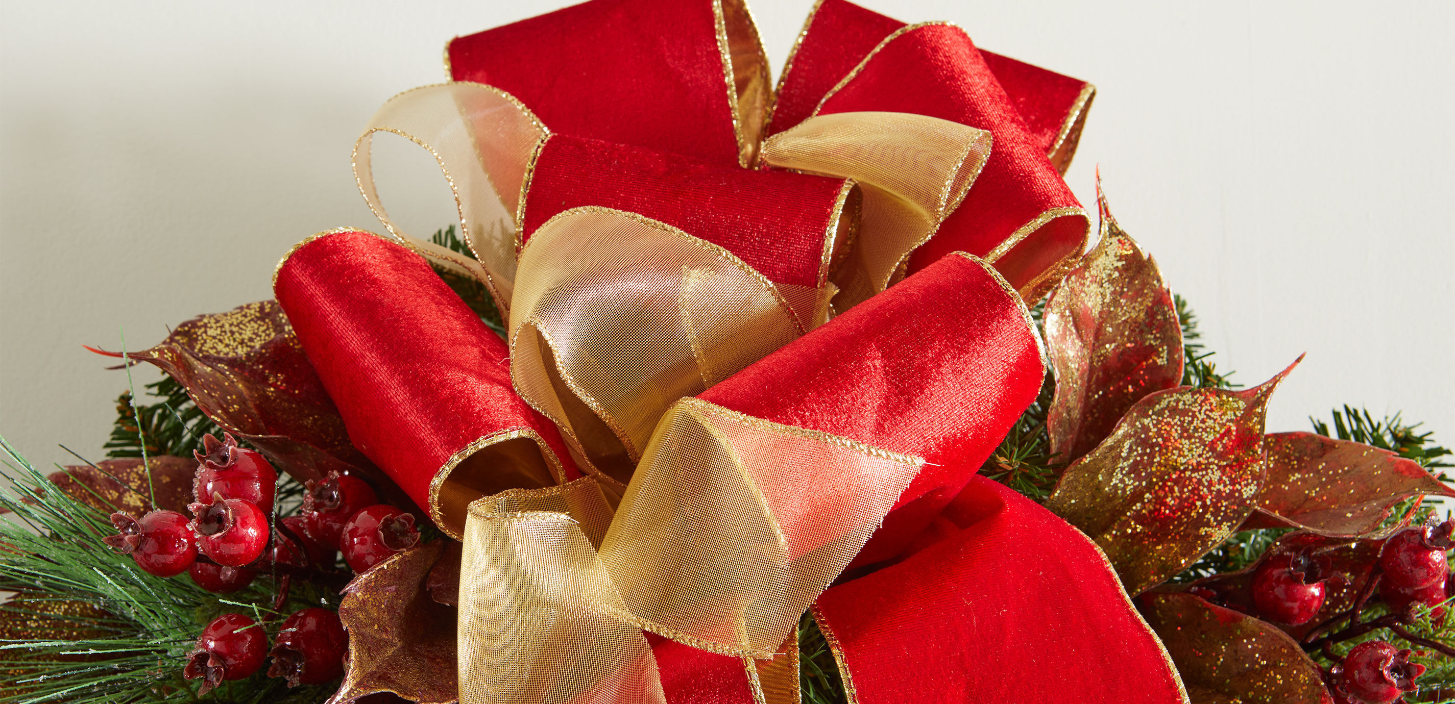 28" Red Poinsettia Holiday Wreath_4