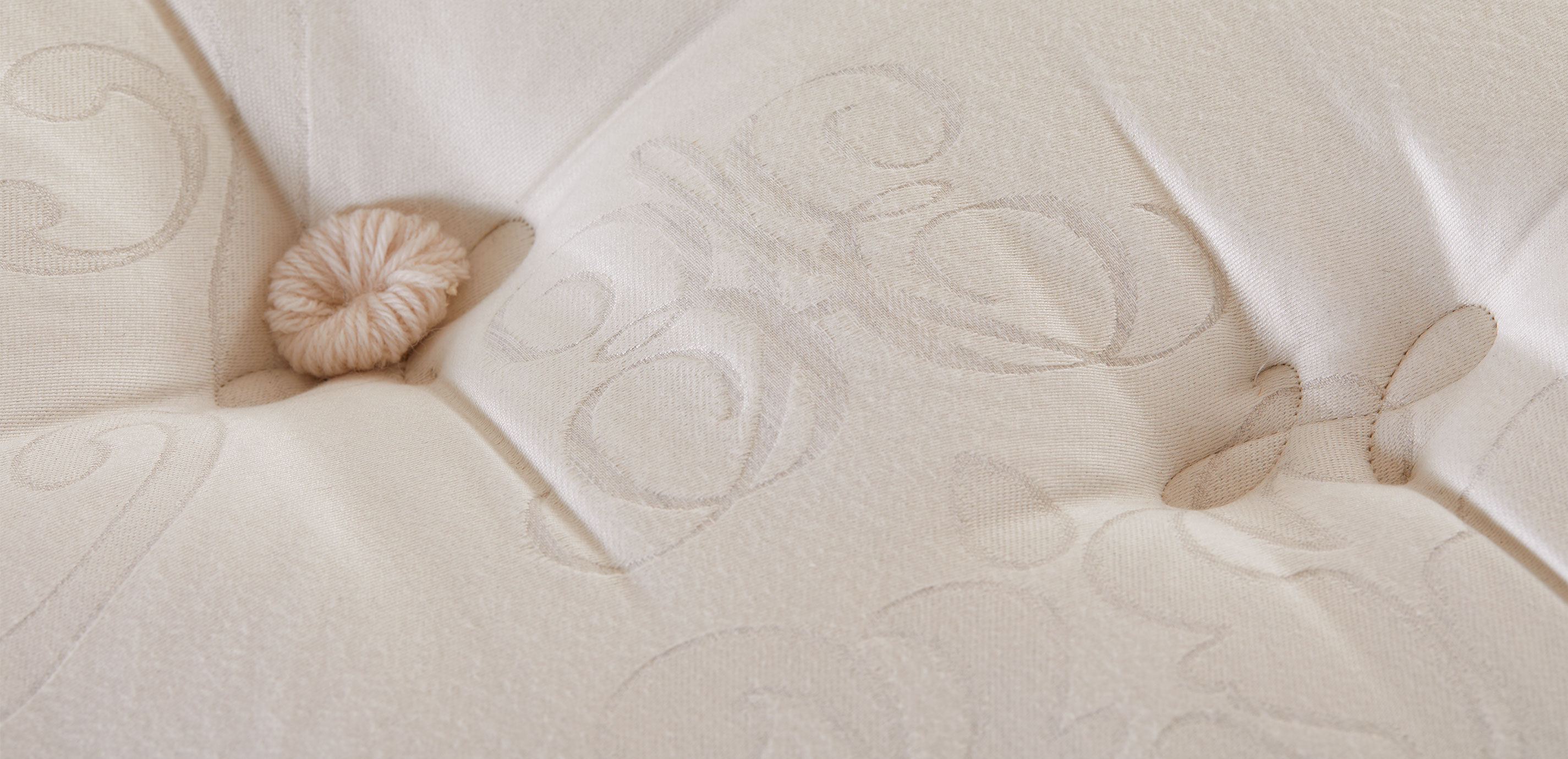 EA Signature Platinum&trade; Luxury Hybrid Mattress_2