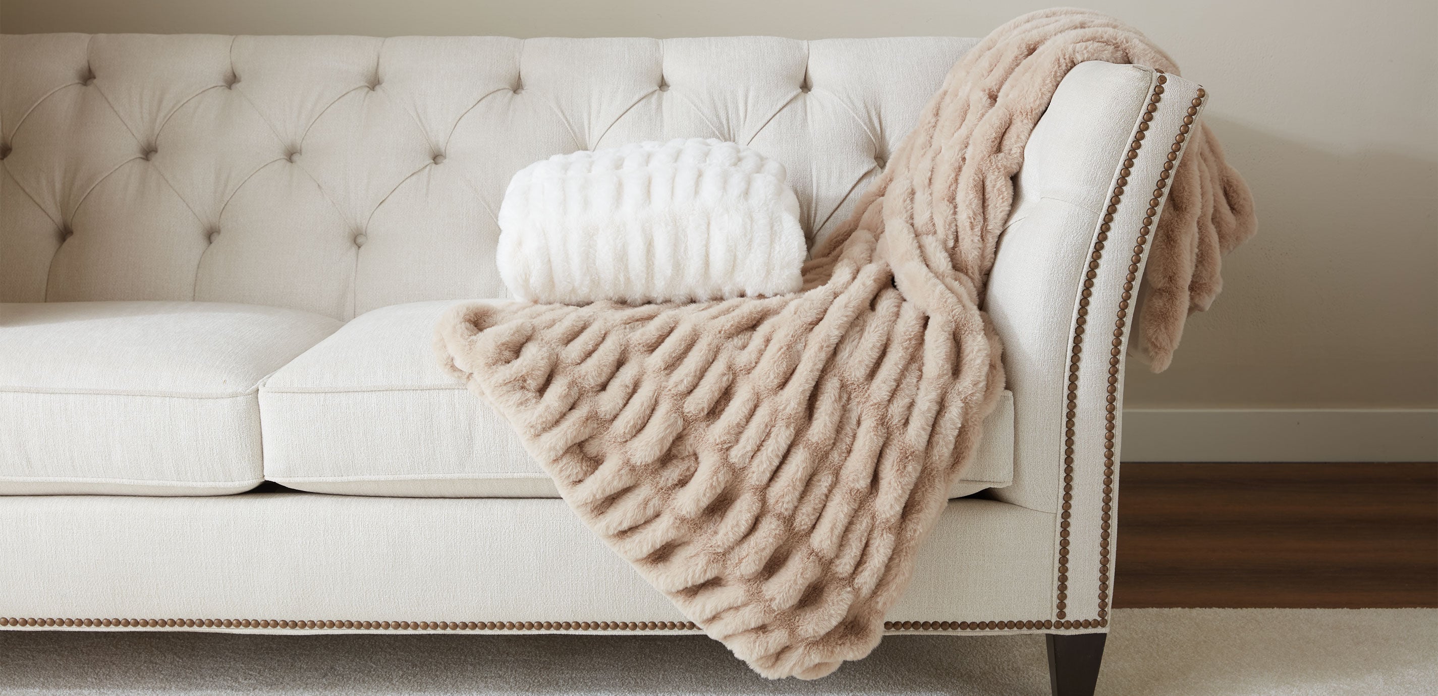 Ruched Faux Fur Throw_5
