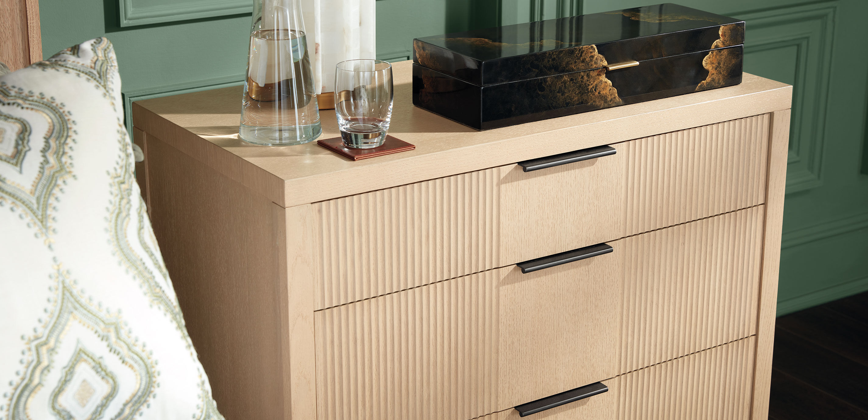 Valermo Three-Drawer Chest_9