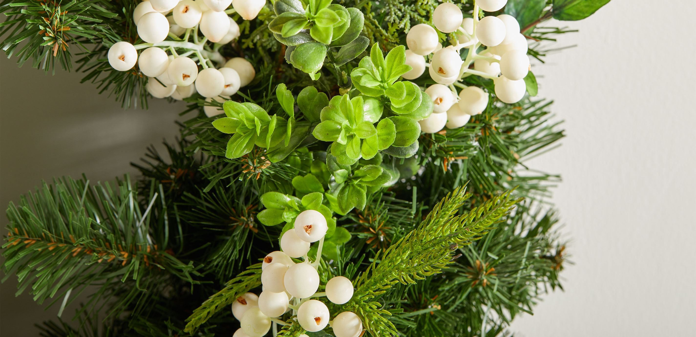 26" White Berry Winter Wreath_5