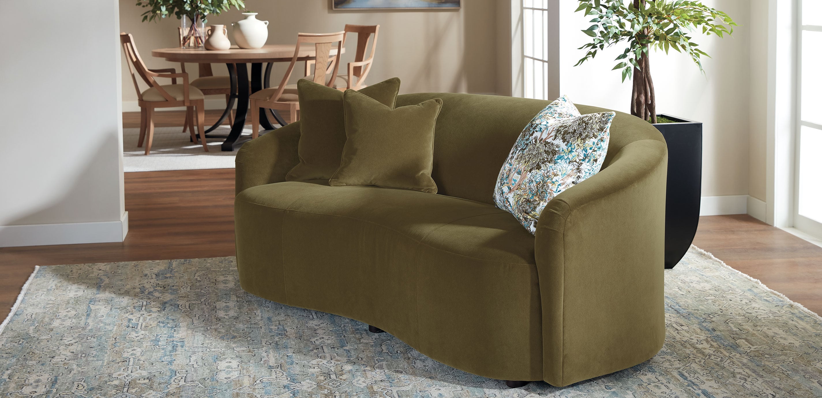 Calista Curved Sofa_3