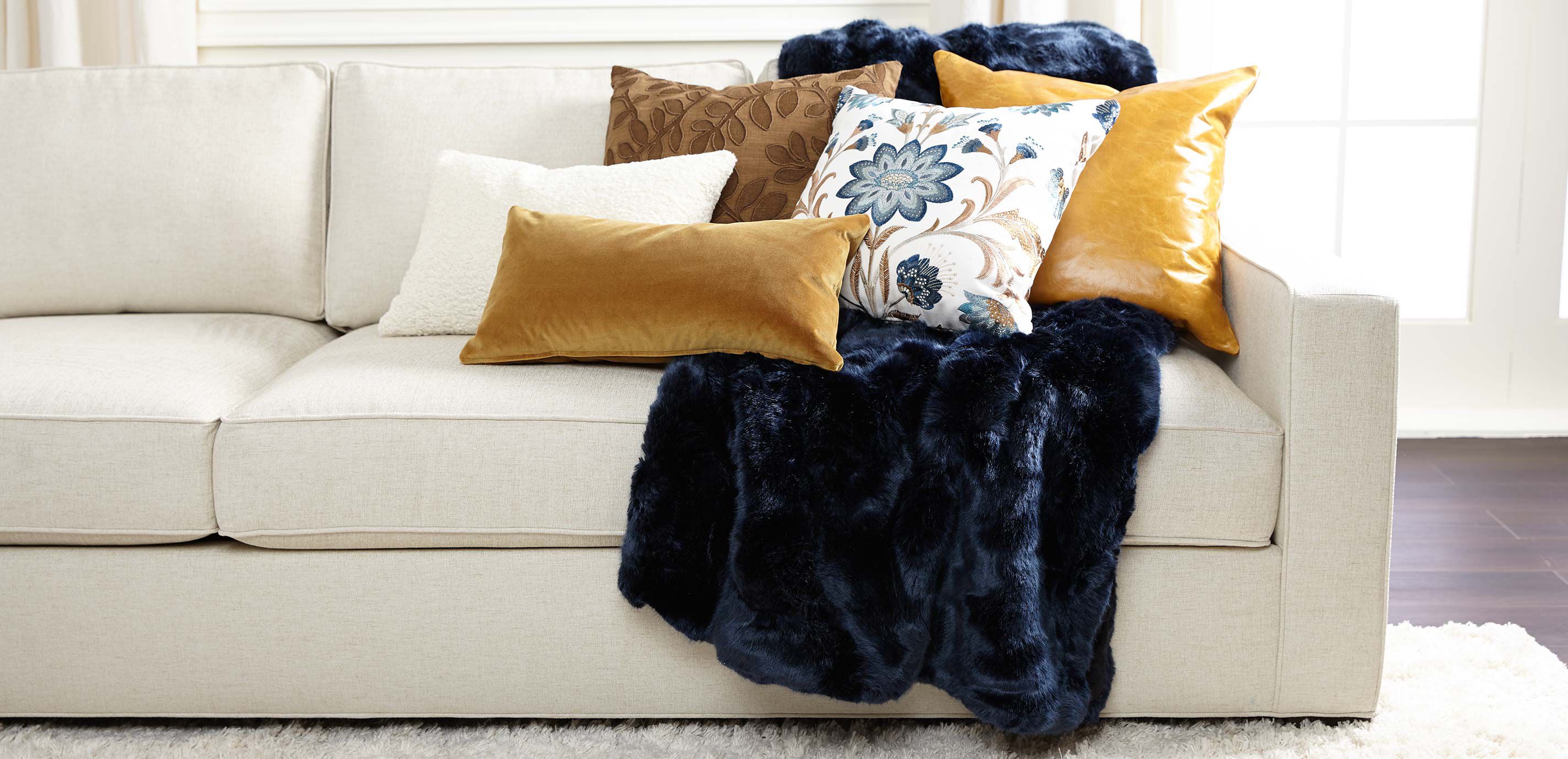Velvet Lumbar Pillow_4