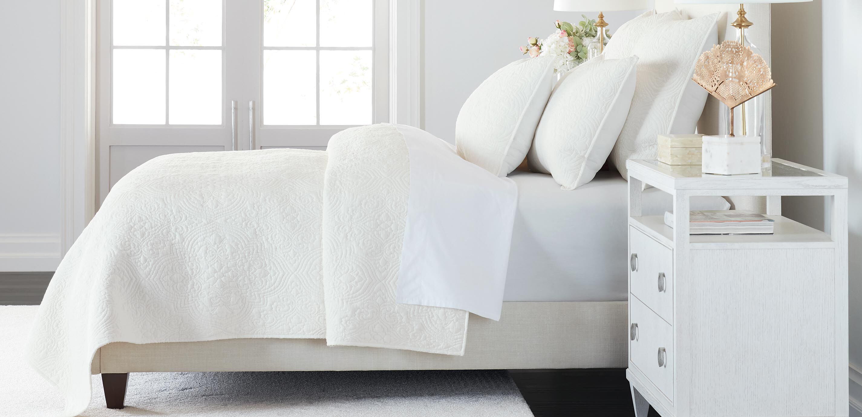 Quilted Medallion Coverlet and Shams Set_1