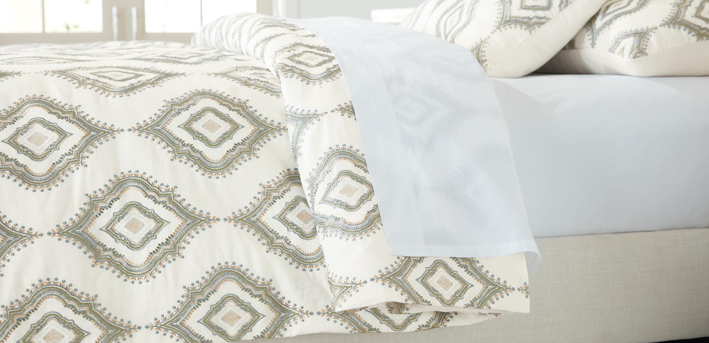 Green Embroidered Duvet Cover and Shams Set_4
