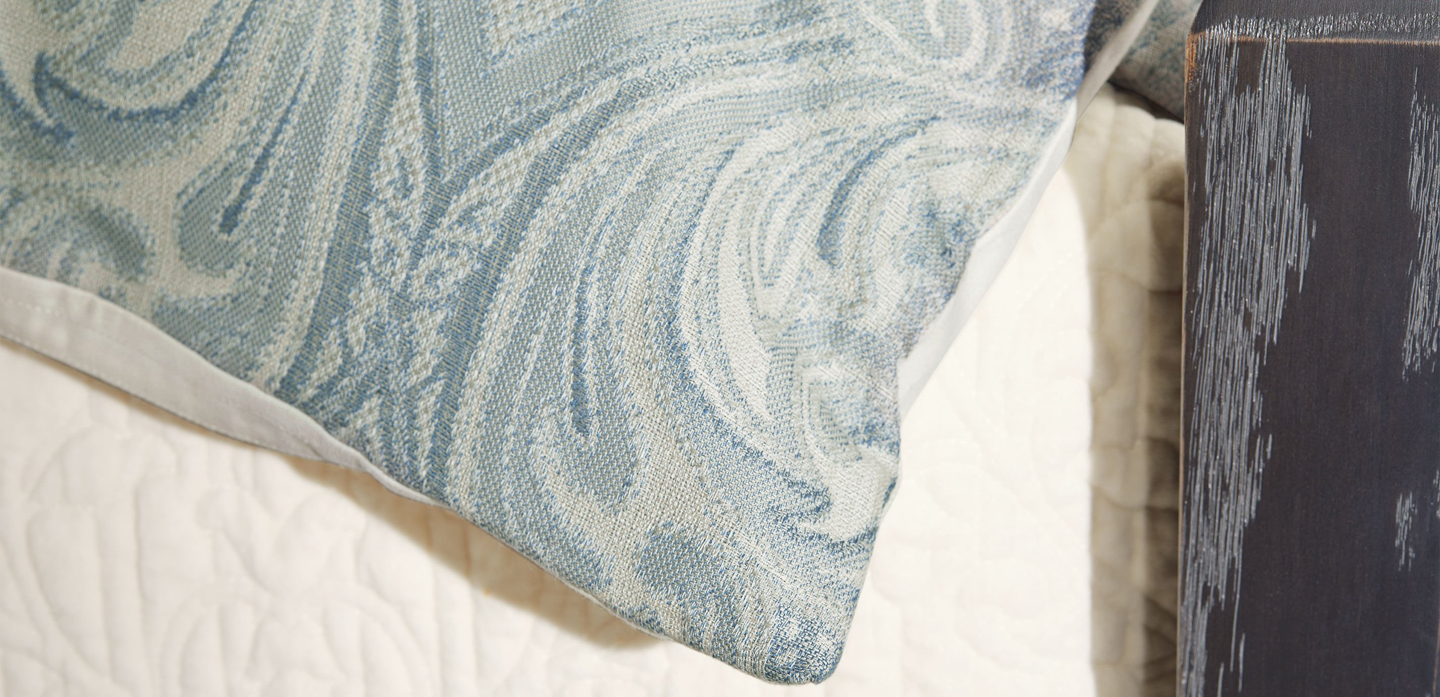 Scroll Jacquard Duvet Cover and Shams Set_5