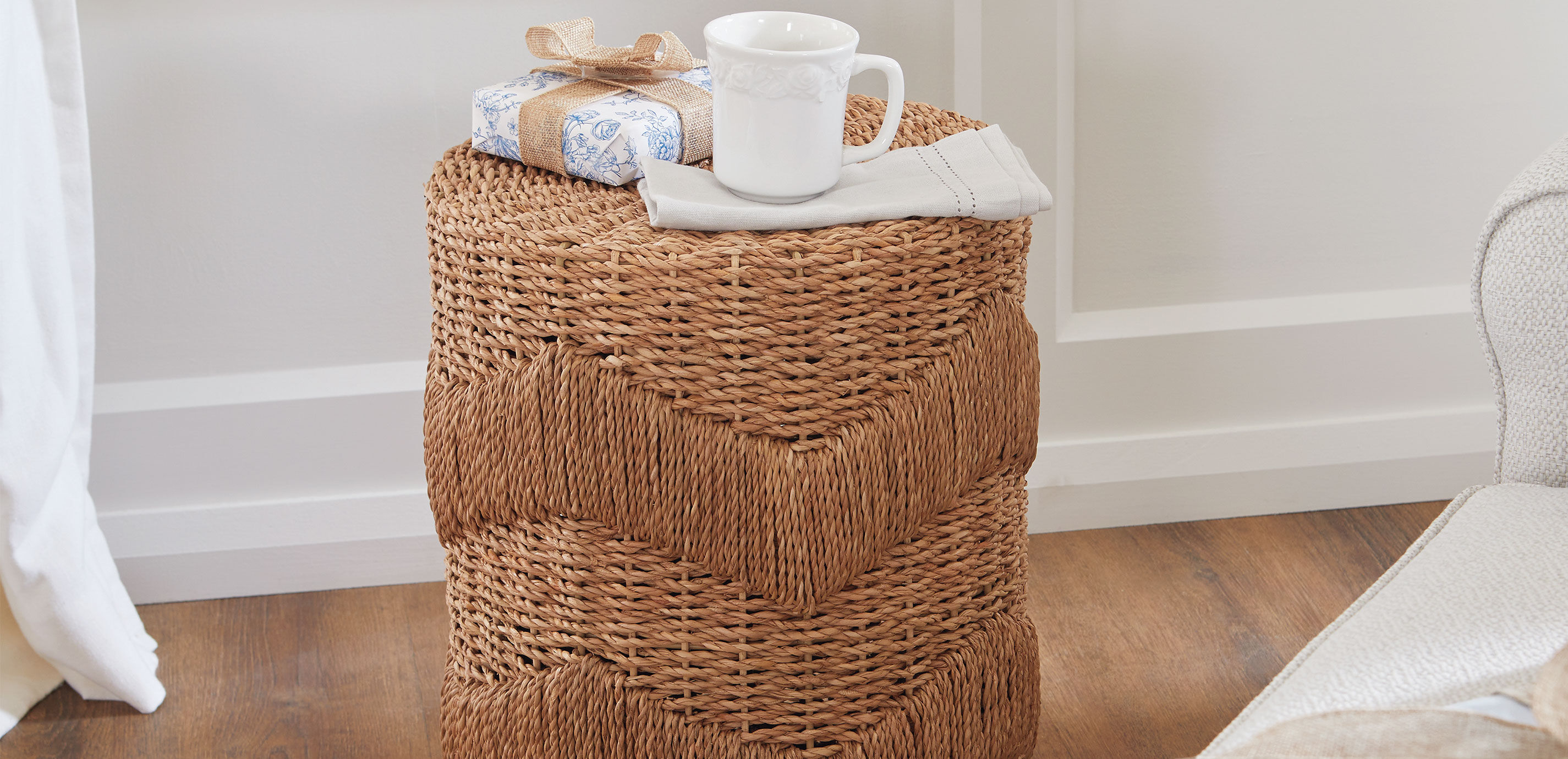 Hannah Woven Seagrass Accent Table_5