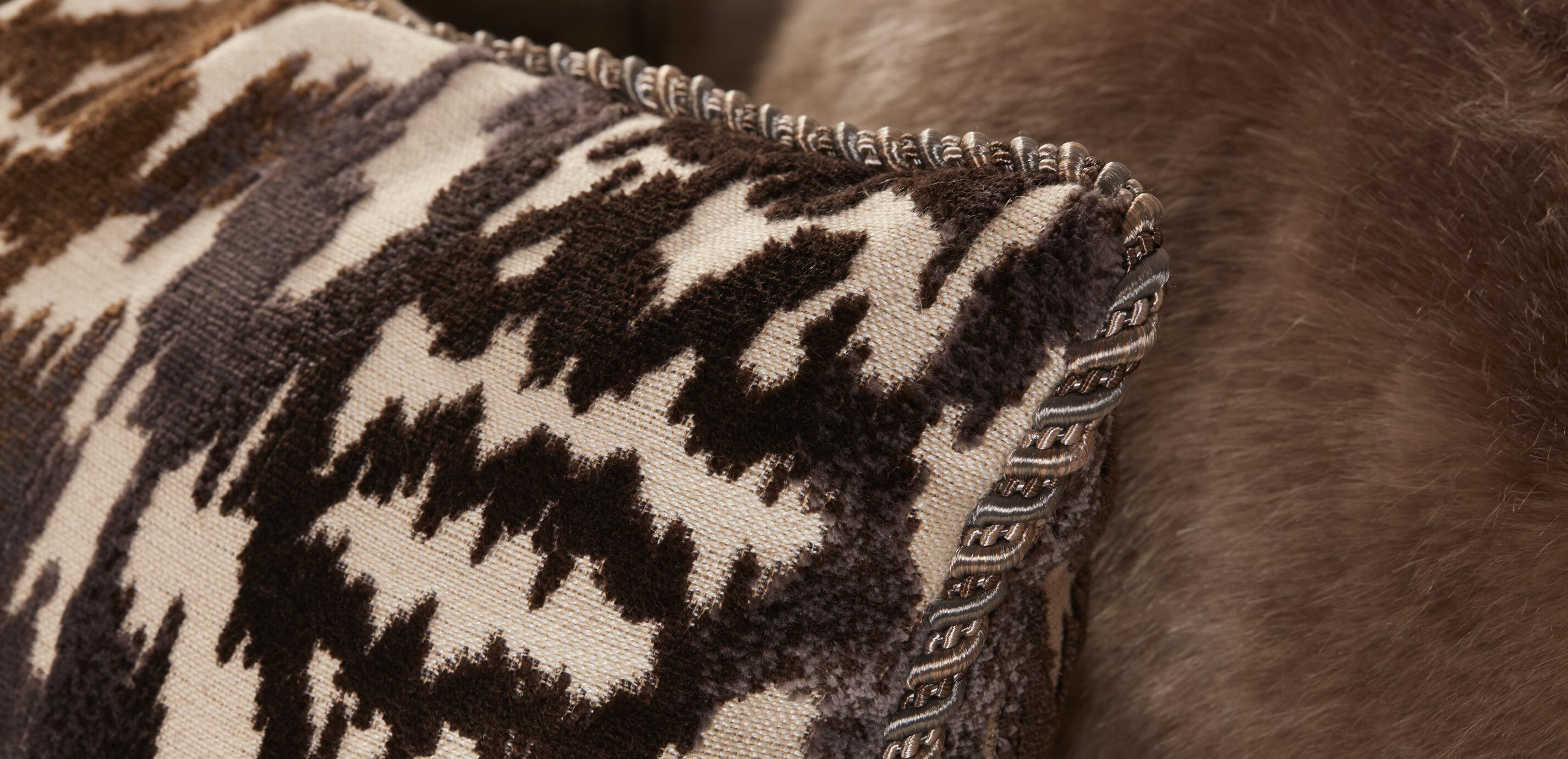 Ombr&eacute; Cut Velvet Pillow_2