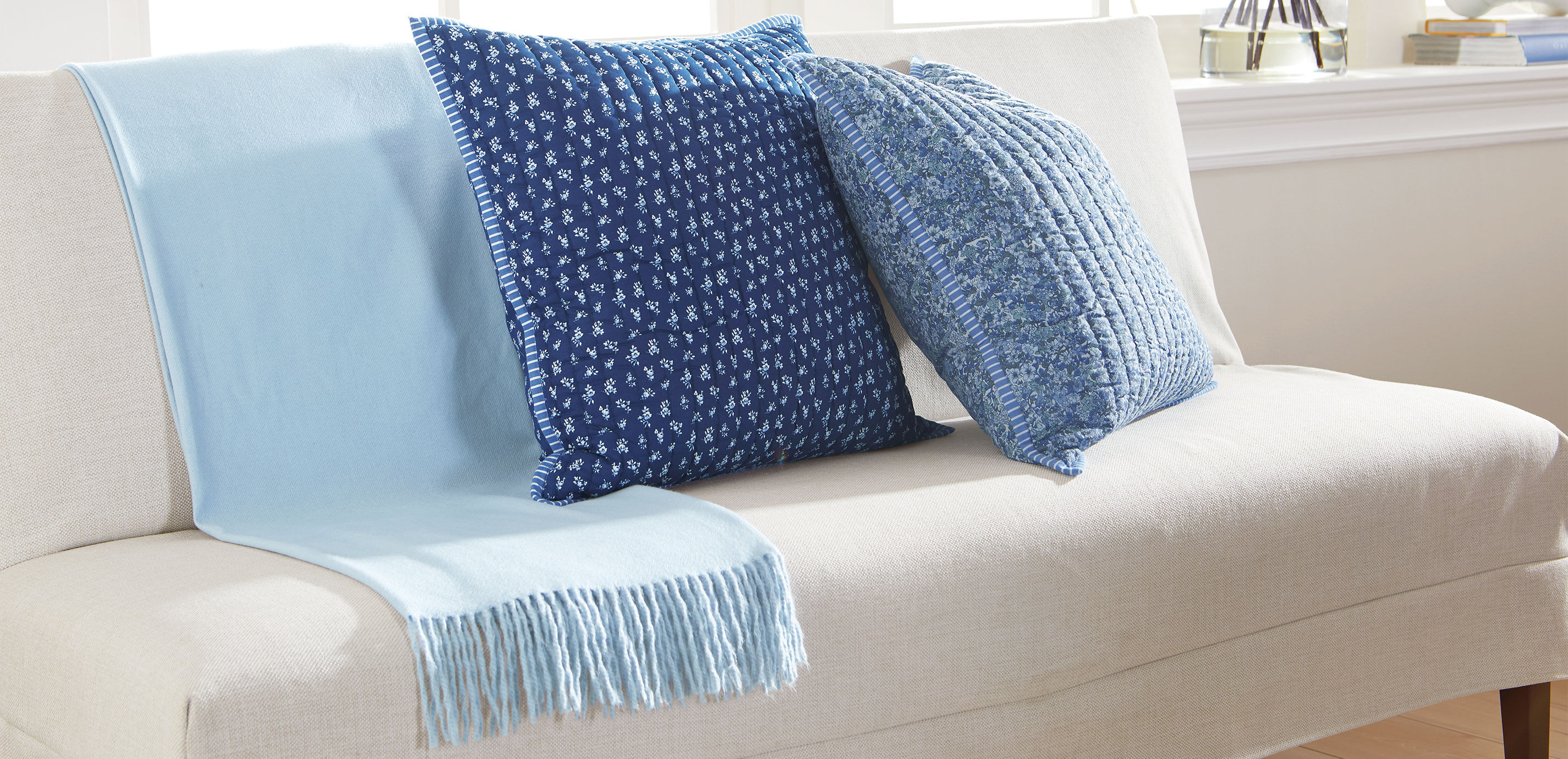 Ditzy Floral Quilted Pillow_4