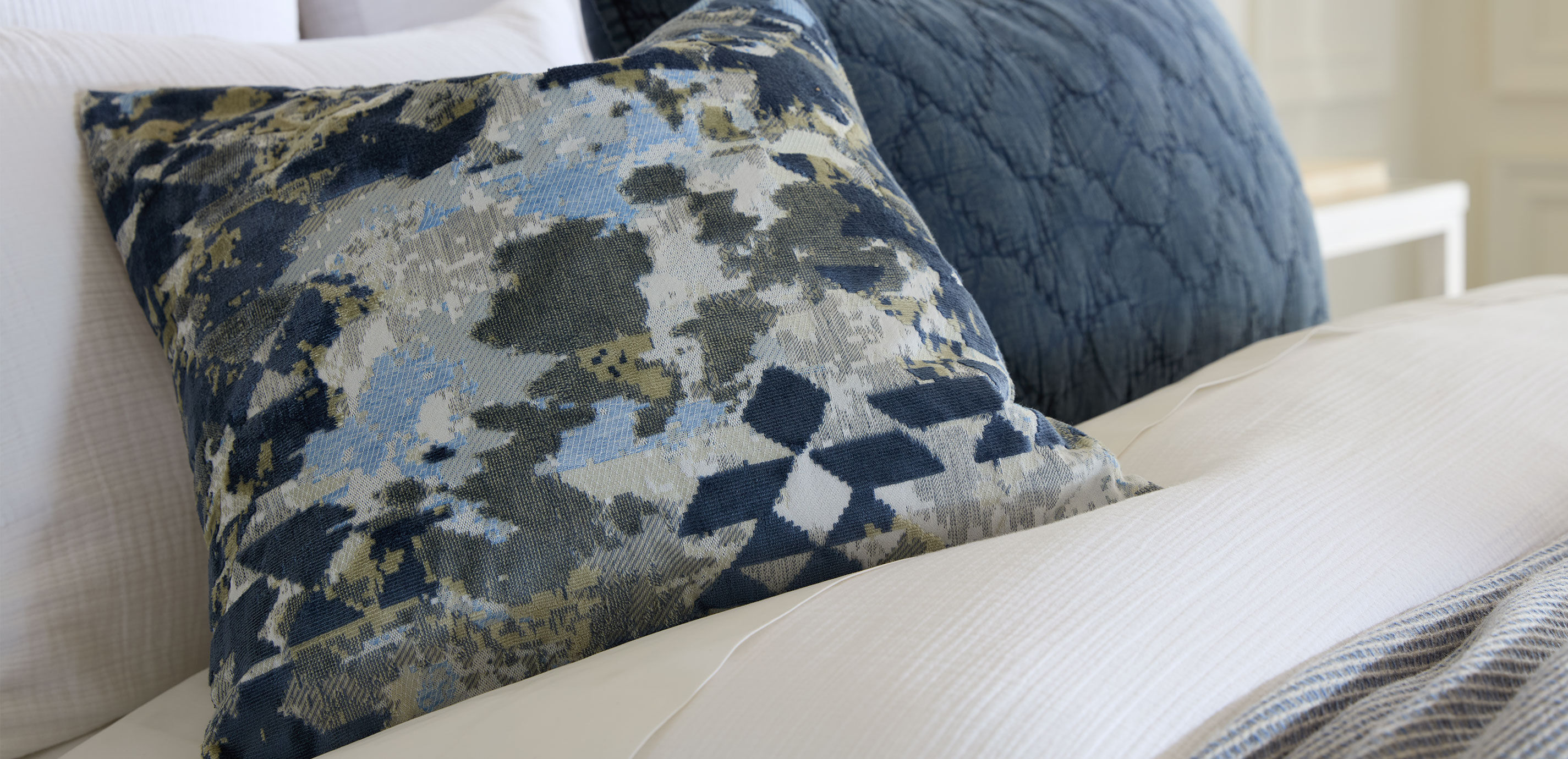 Mixed Blue Abstract Pillow_4