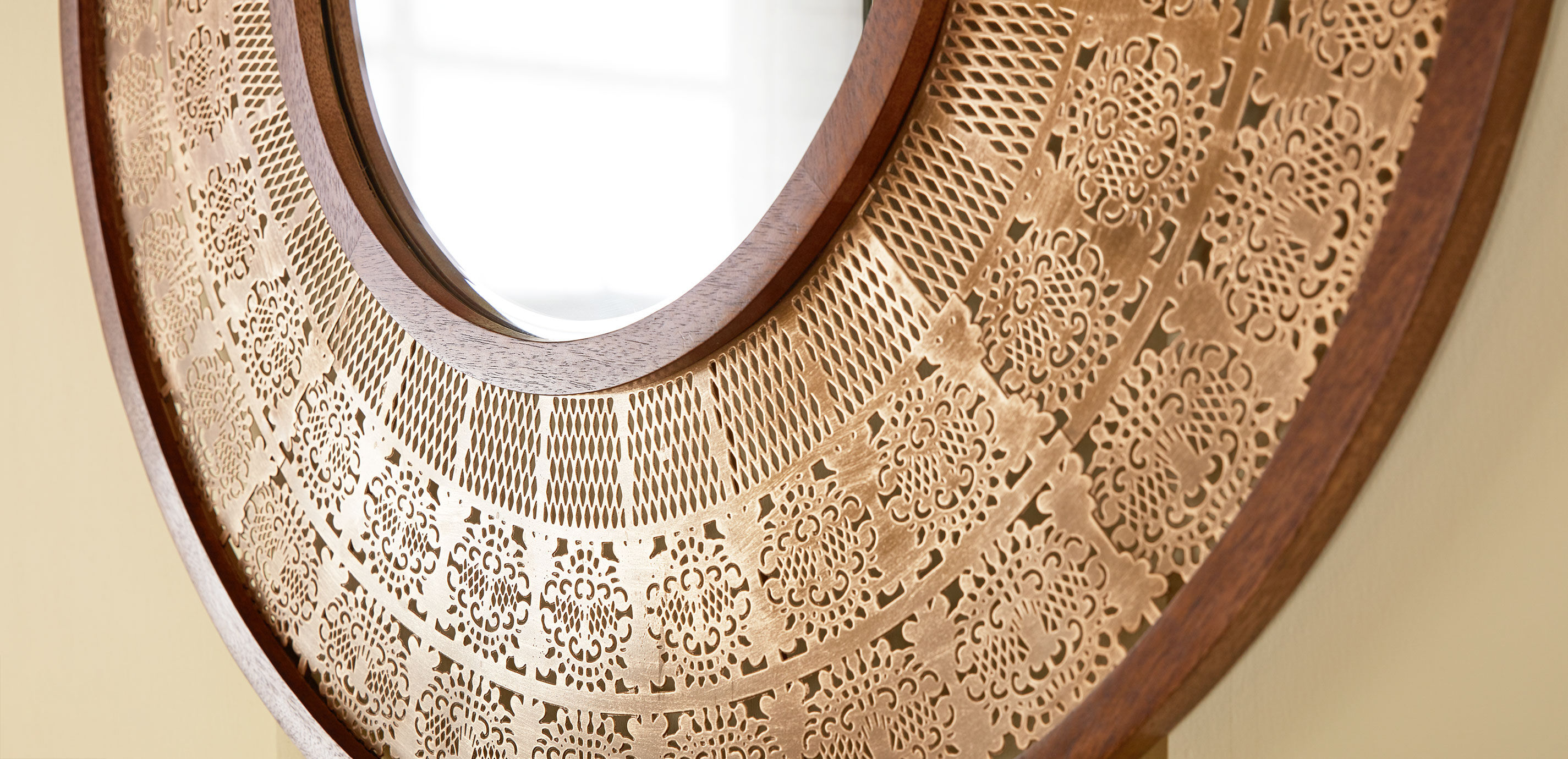 Aurora Lace Mirror_4