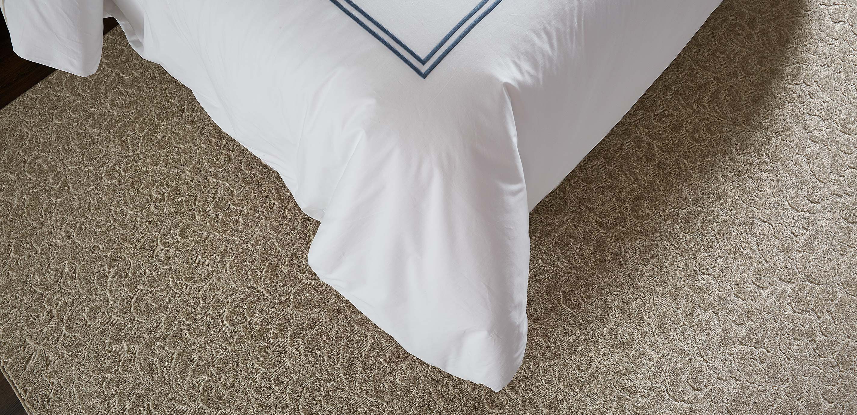Satin-Stitch Percale Duvet Cover and Sham_5
