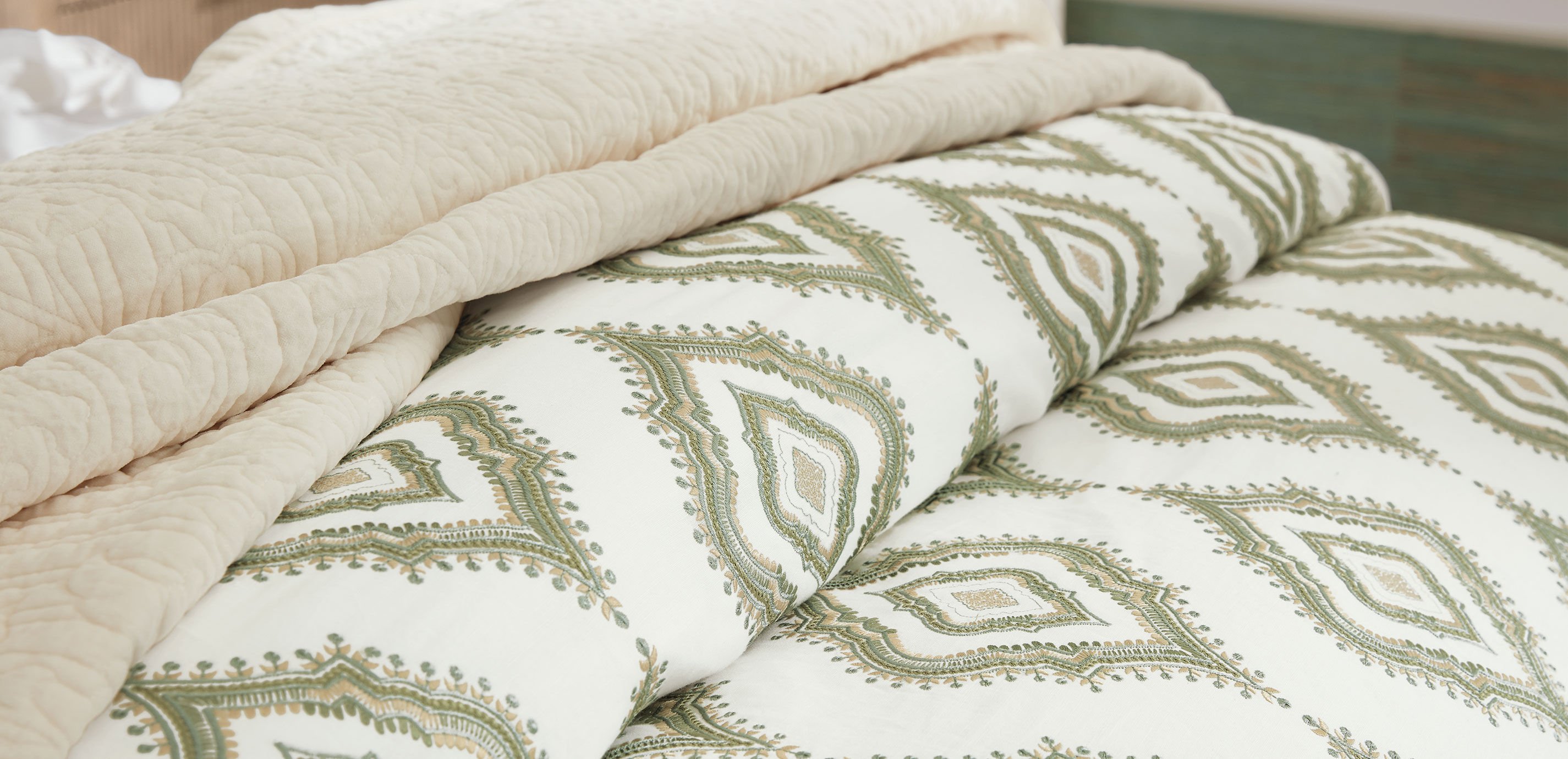 Green Embroidered Duvet Cover and Shams Set_7