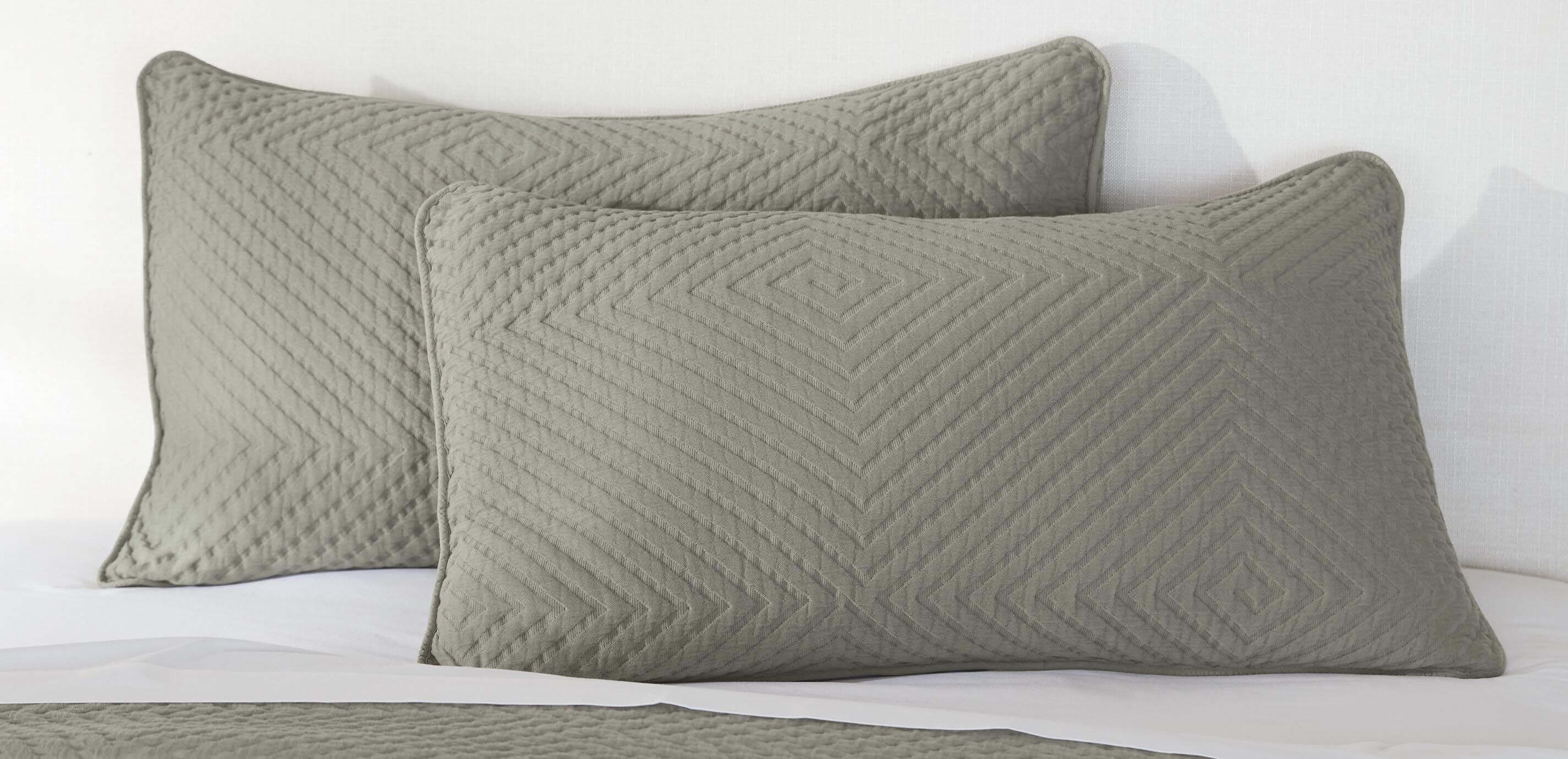 Geometric Matelasse Coverlet and Shams Set, Olive_3