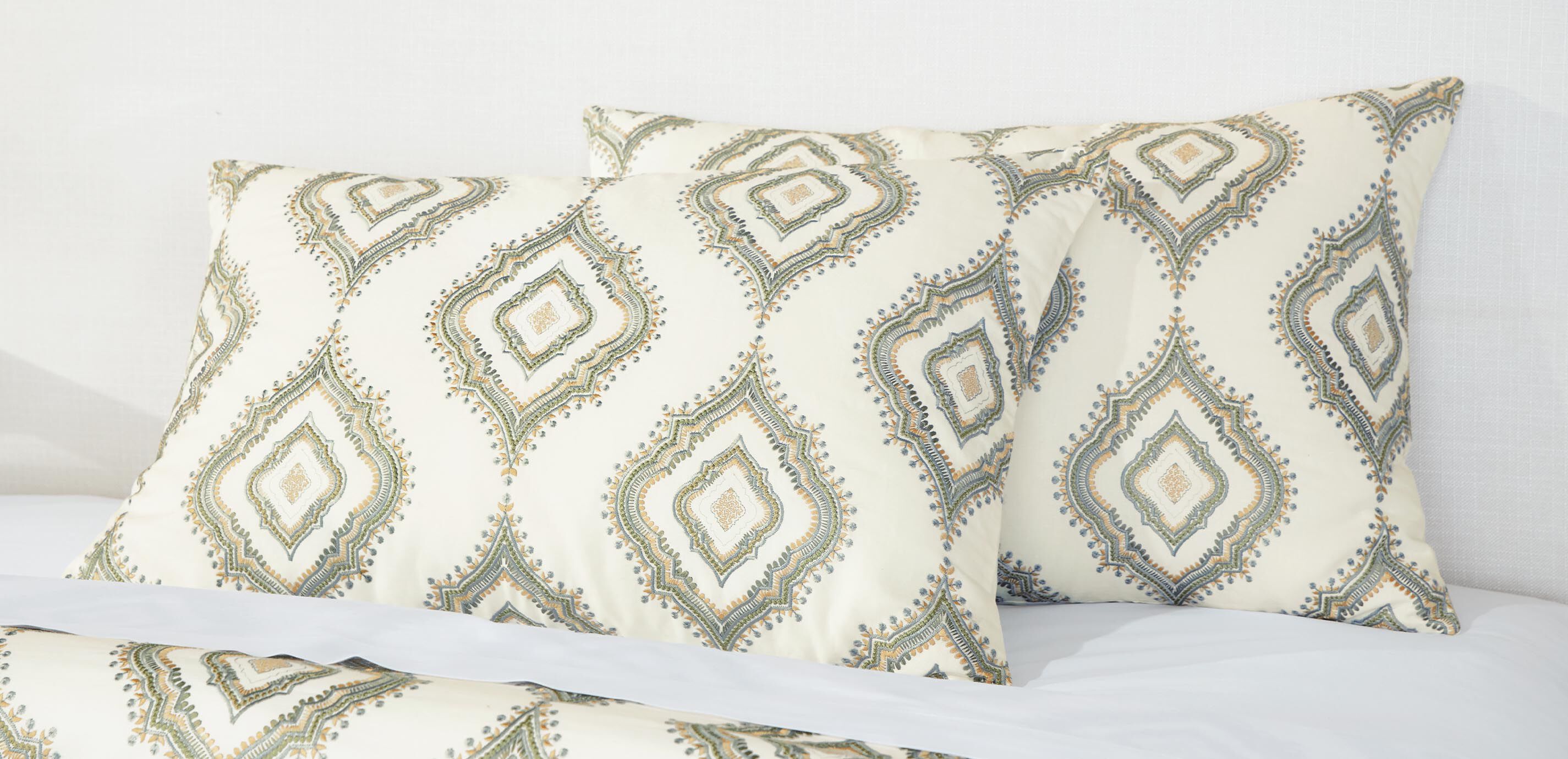 Green Embroidered Duvet Cover and Shams Set_2