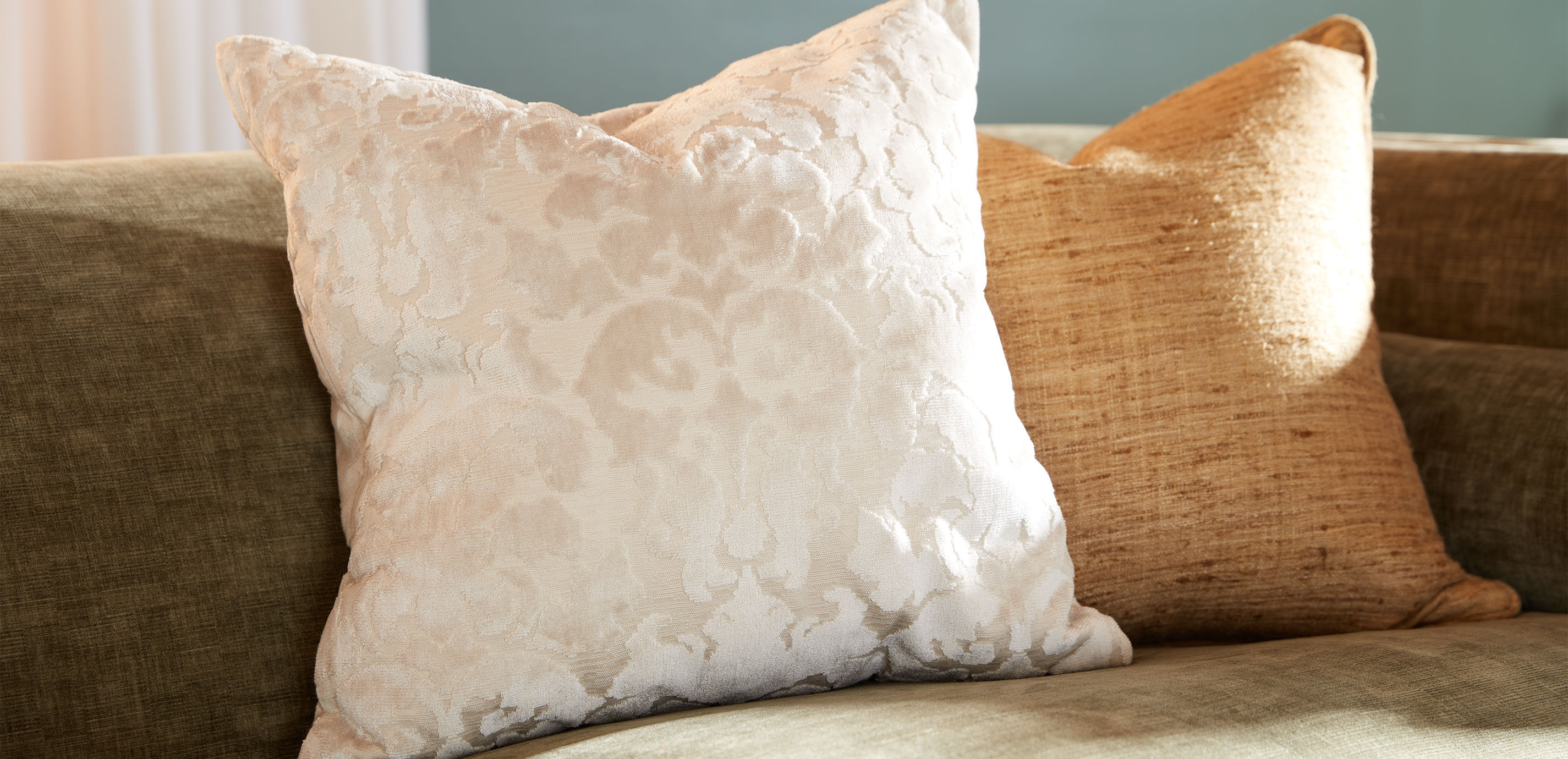Cut Velvet Damask Pillow_1