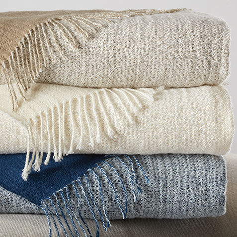 Oasi Reversible Throw Product Tile Hover Image 031640