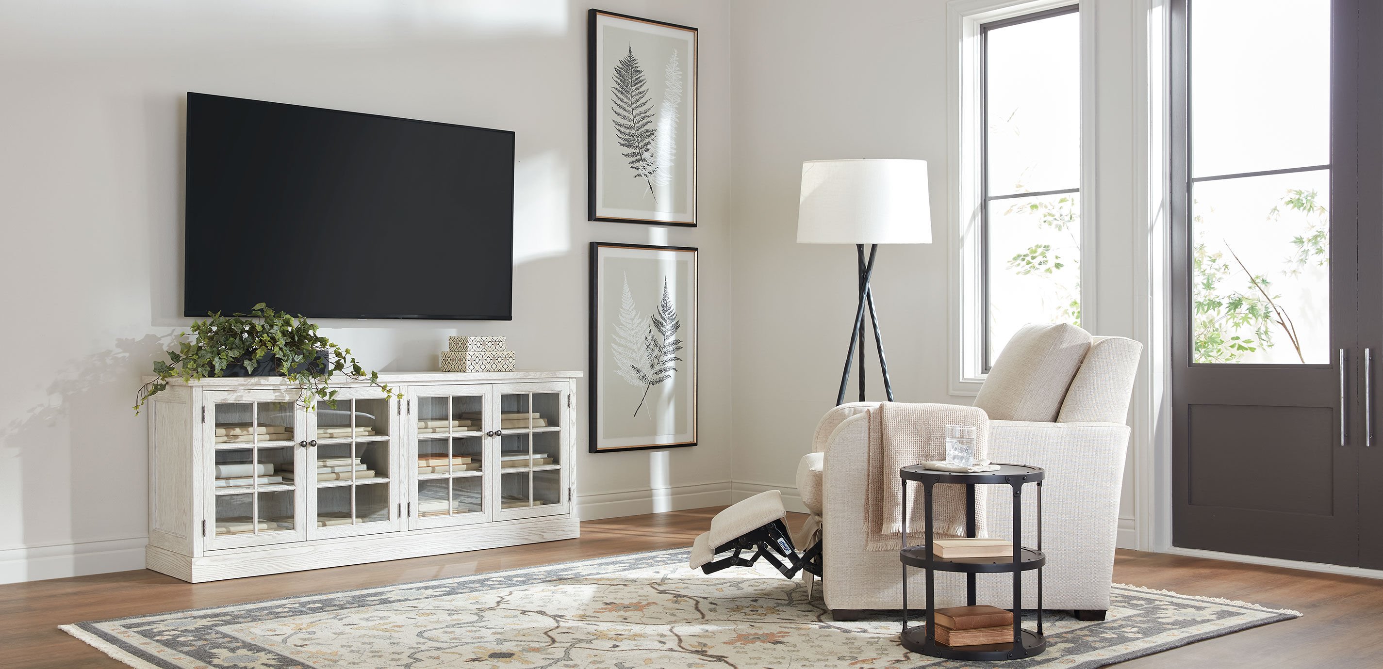 Linear Ivy with Stone_2