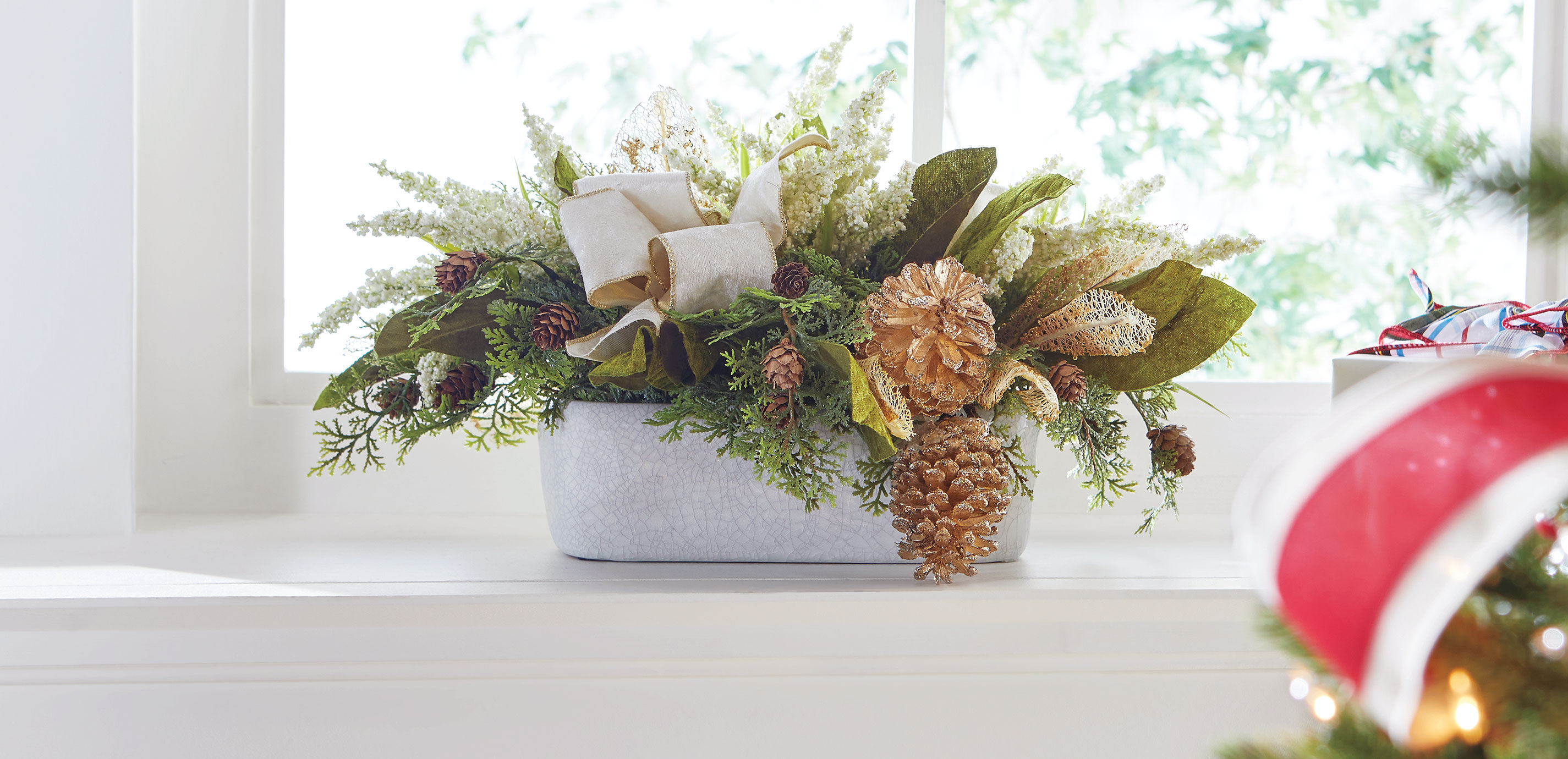 Small Holiday Centerpiece in White Pot_9